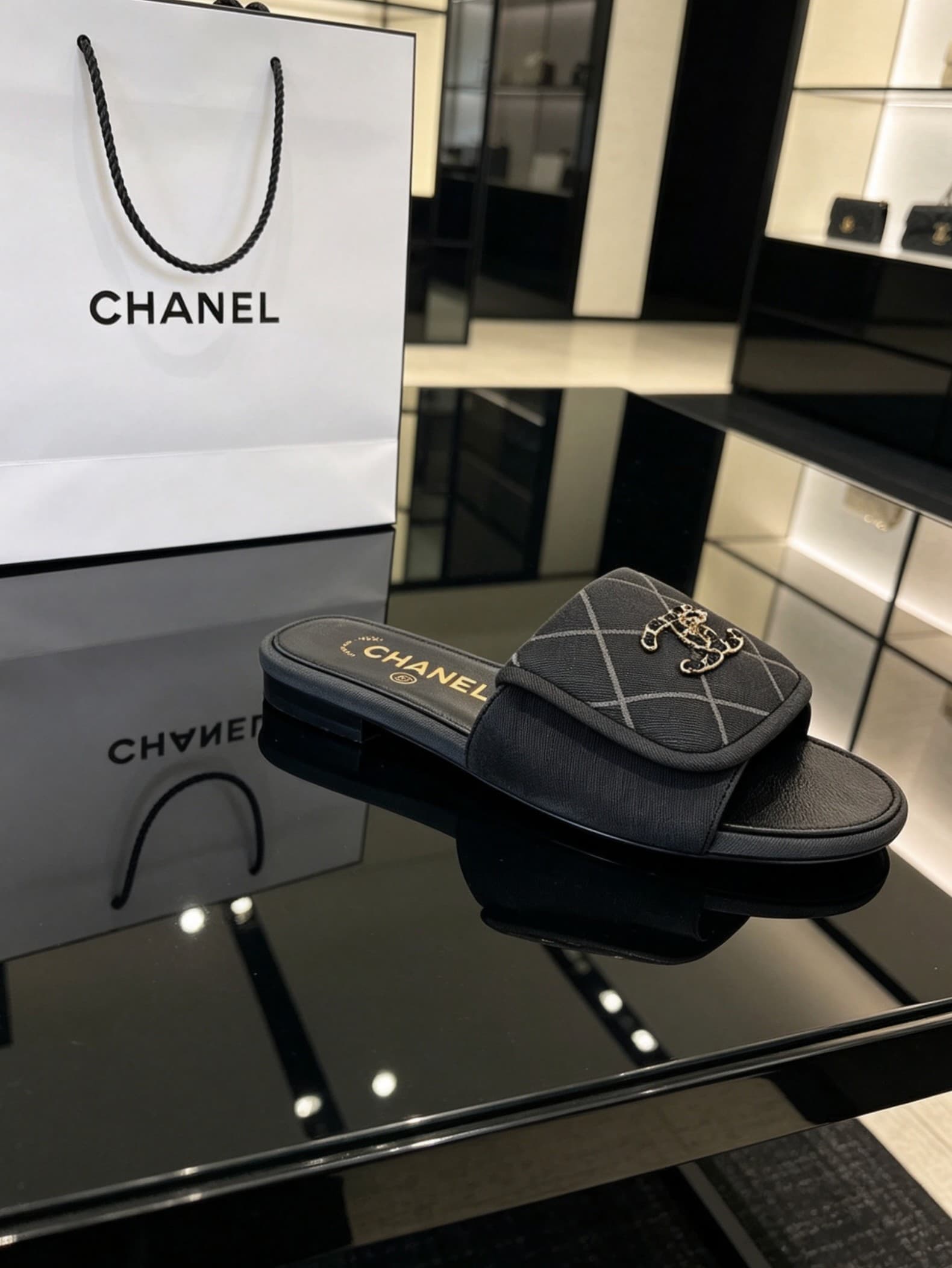 D4014 Delivery of Chanel-specific gift box packaging + 10 — image 2
