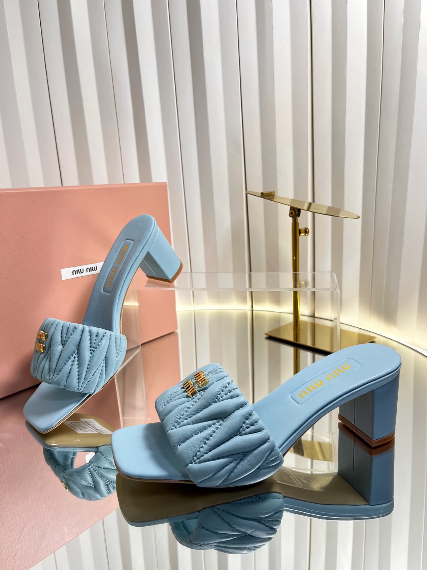 D10695 💰🍥❥miumiu Miumiu’s new model slippers — image 6