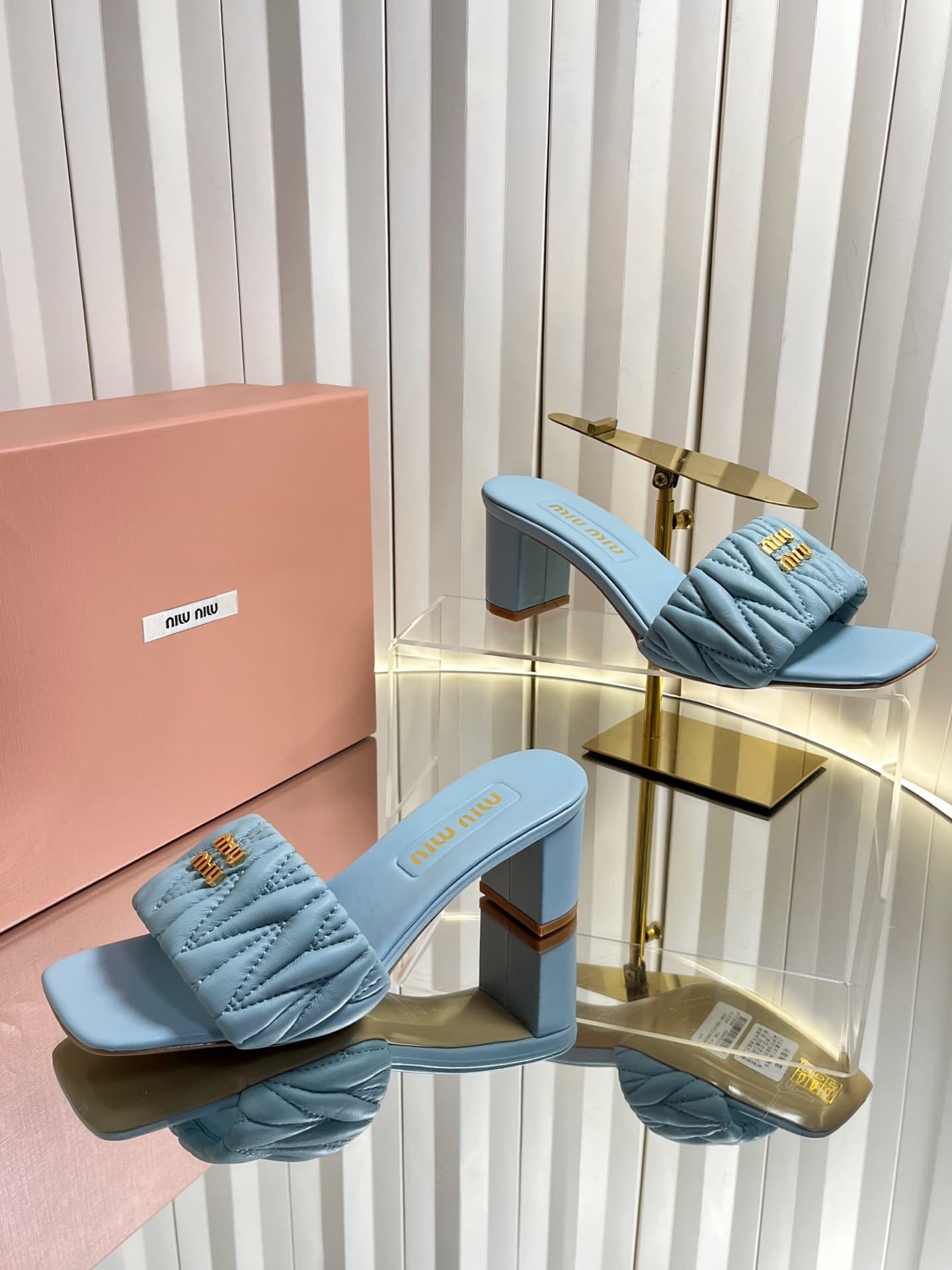 D10695 💰🍥❥miumiu Miumiu’s new model slippers — image 4