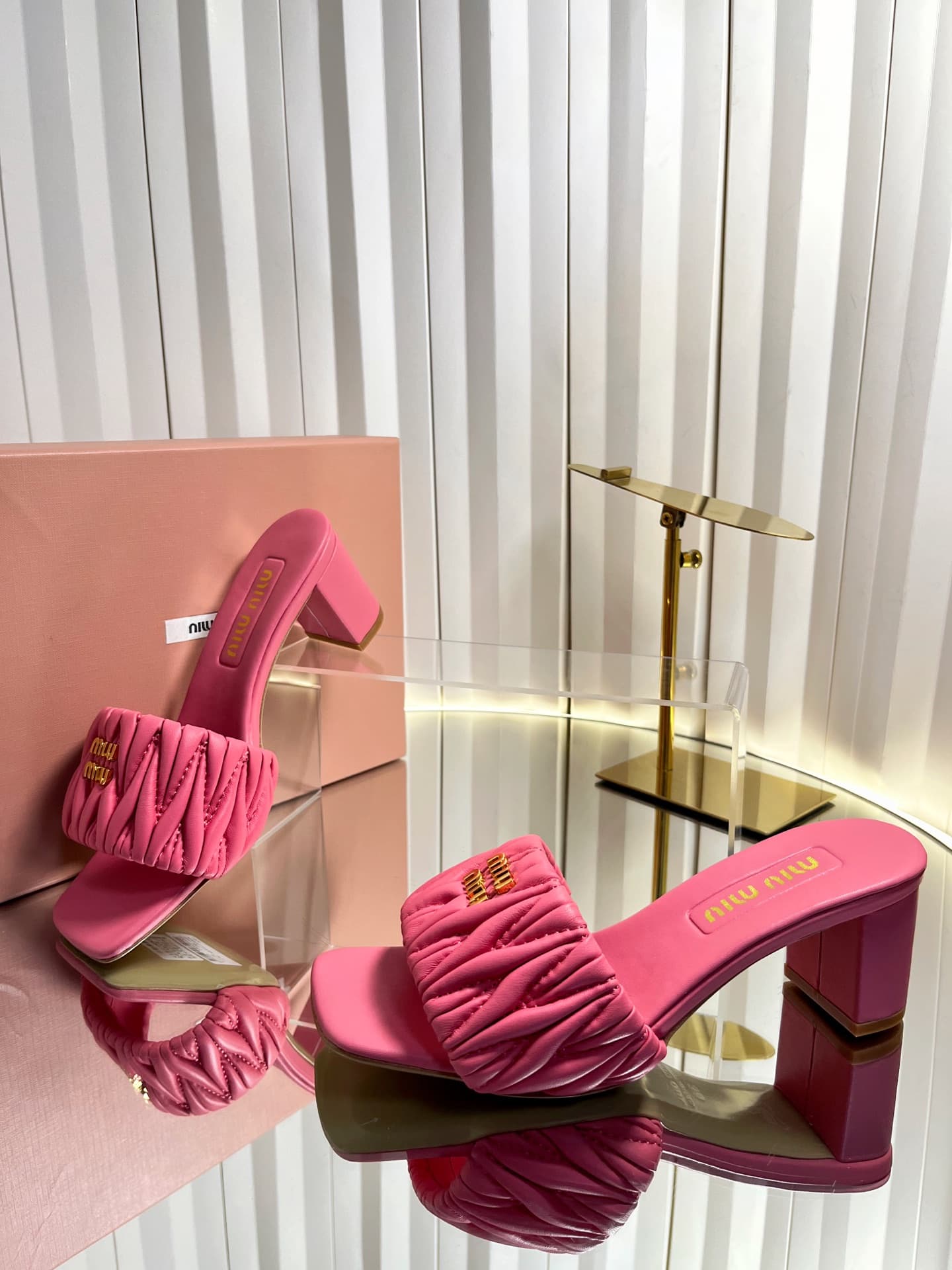 D10694 💰🍥❥miumiu Miumiu’s new model slippers — image 6