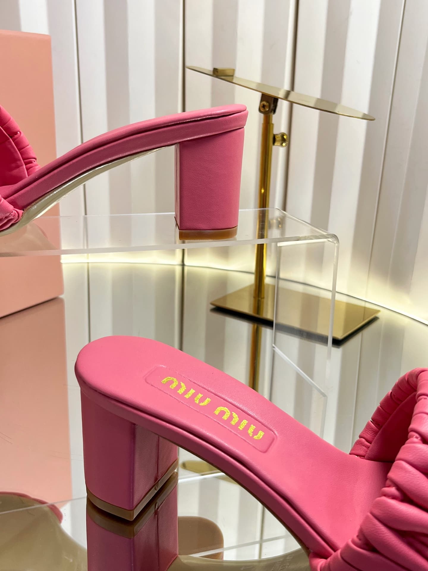 D10694 💰🍥❥miumiu Miumiu’s new model slippers — image 8