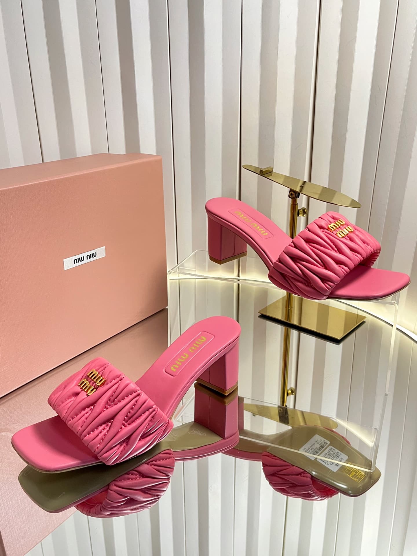 D10694 💰🍥❥miumiu Miumiu’s new model slippers — image 4