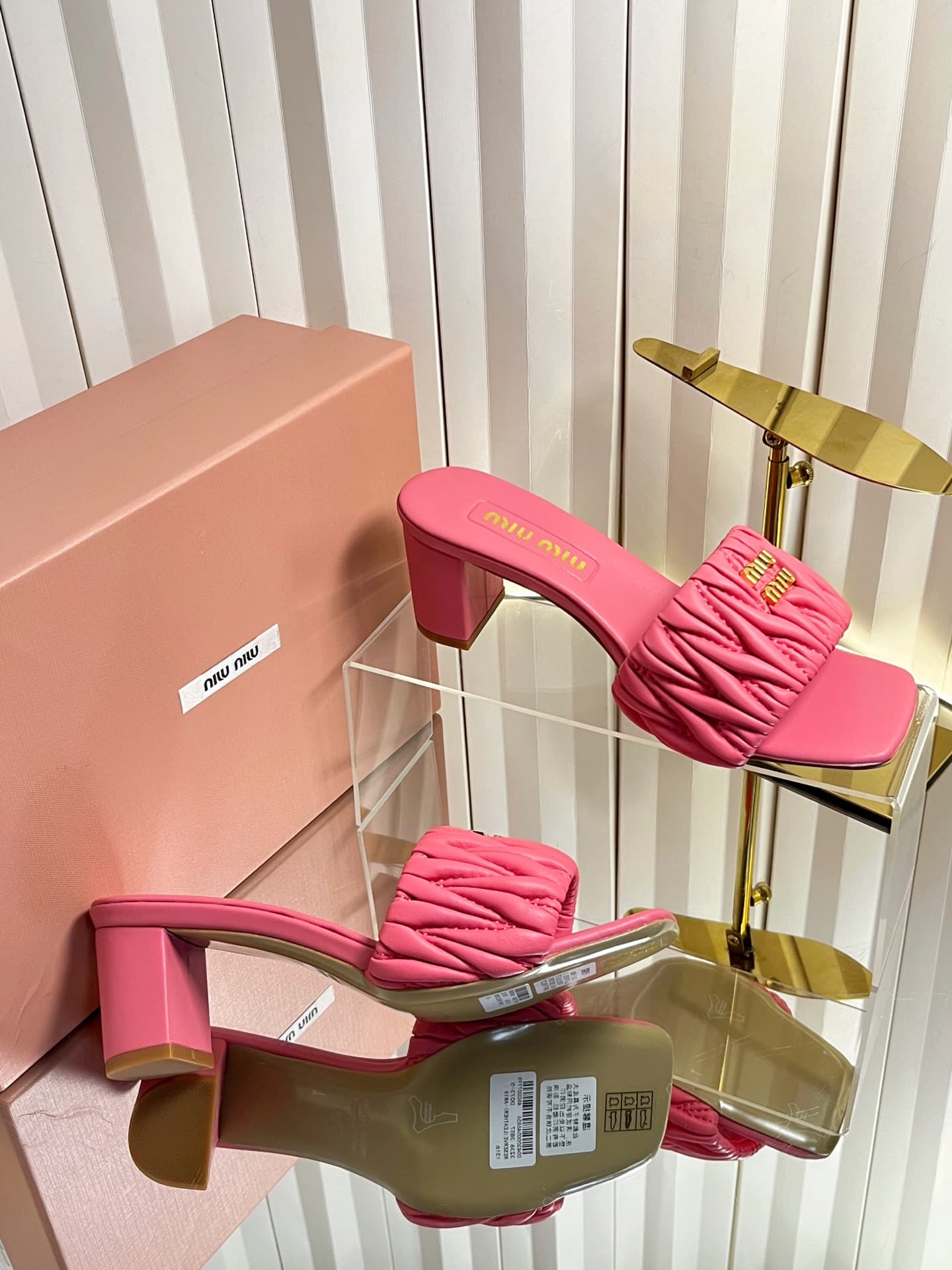 D10694 💰🍥❥miumiu Miumiu’s new model slippers — image 5