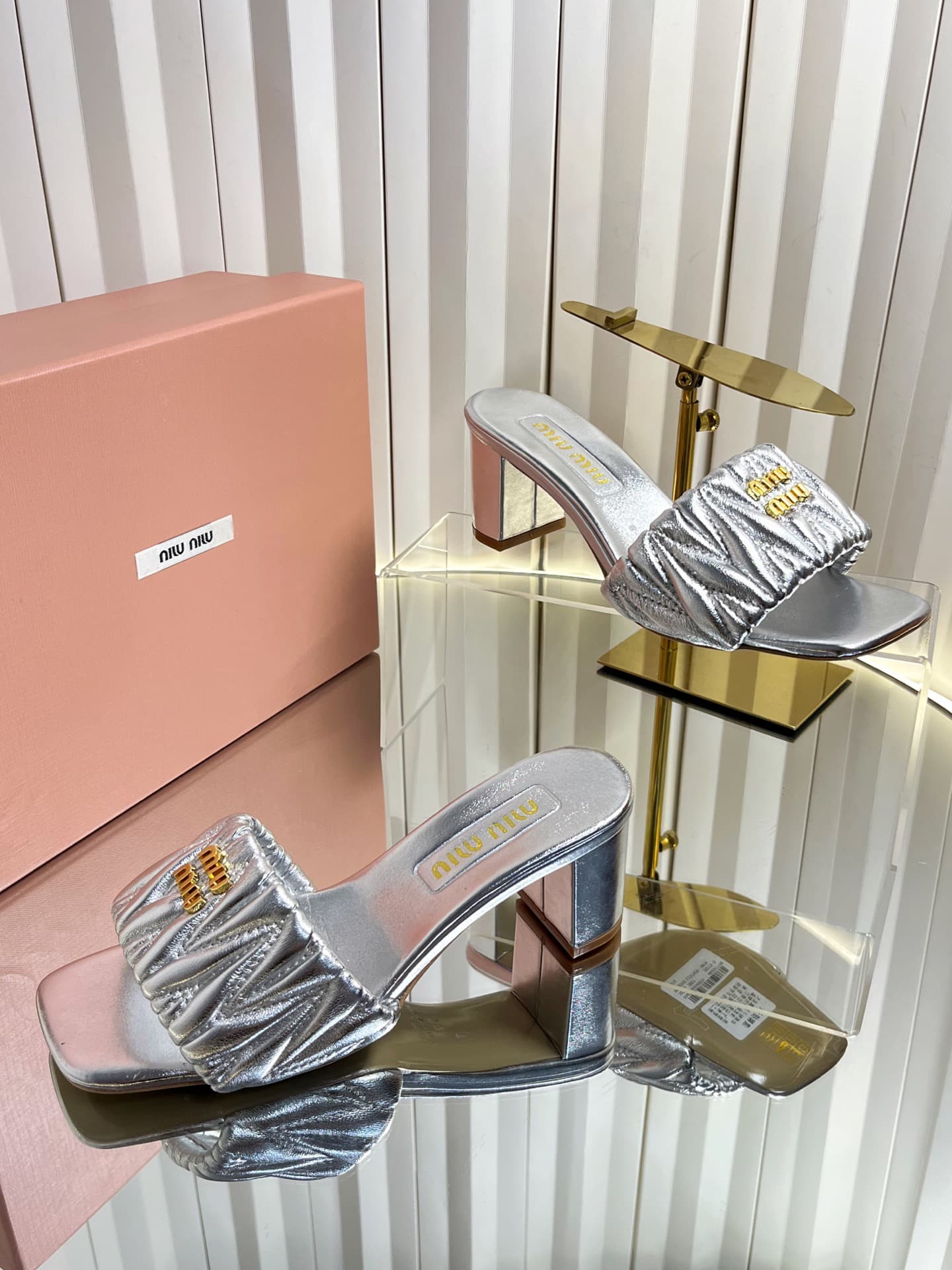D10693 💰🍥❥miumiu Miumiu’s new style slippers — image 4