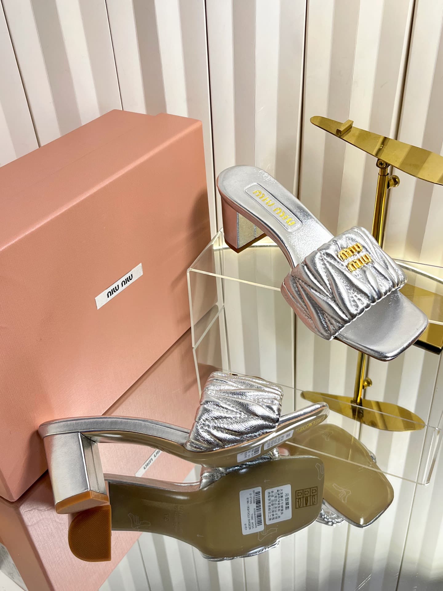 D10693 💰🍥❥miumiu Miumiu’s new style slippers — image 5