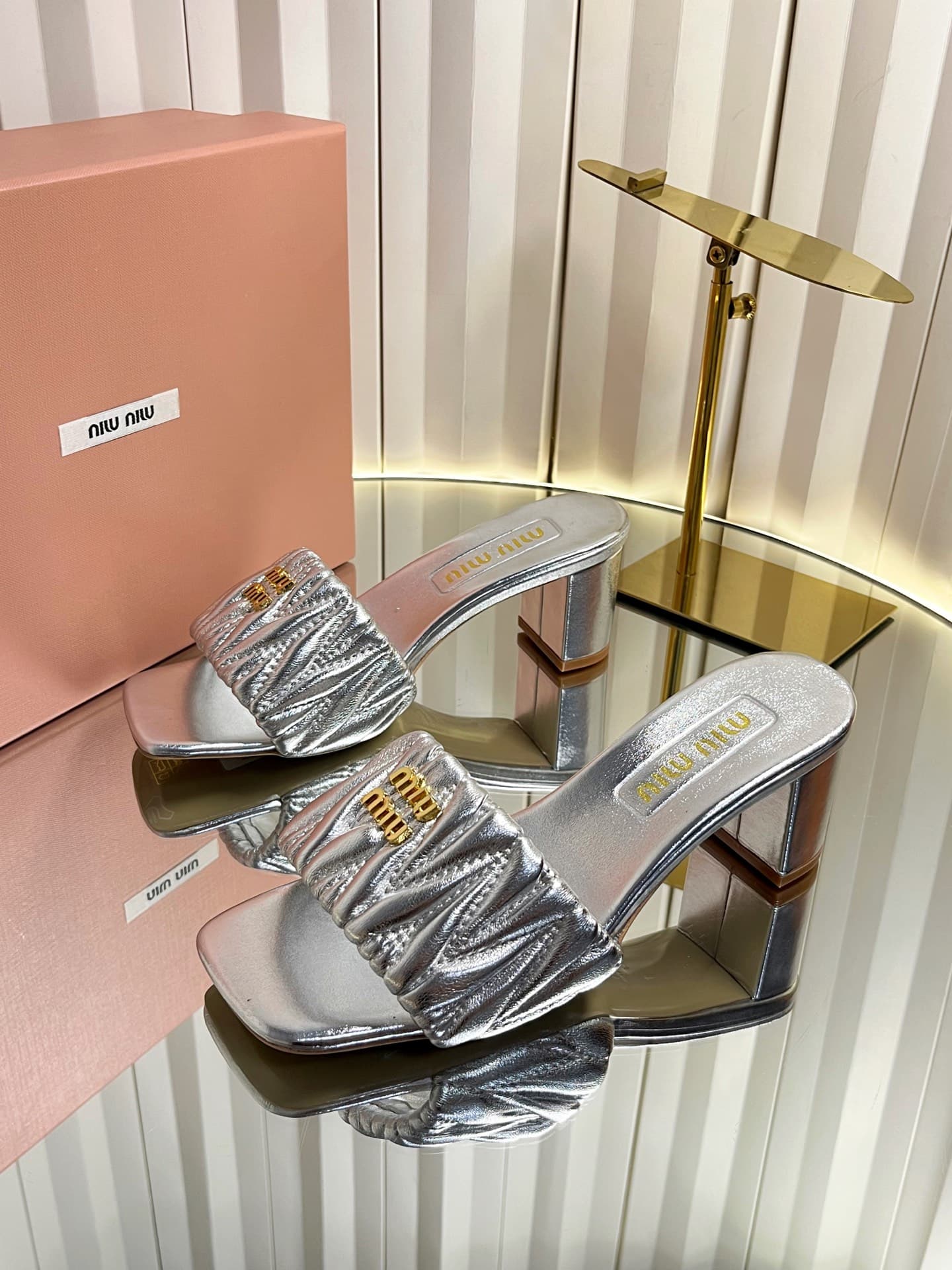 D10693 💰🍥❥miumiu Miumiu’s new style slippers — image 3