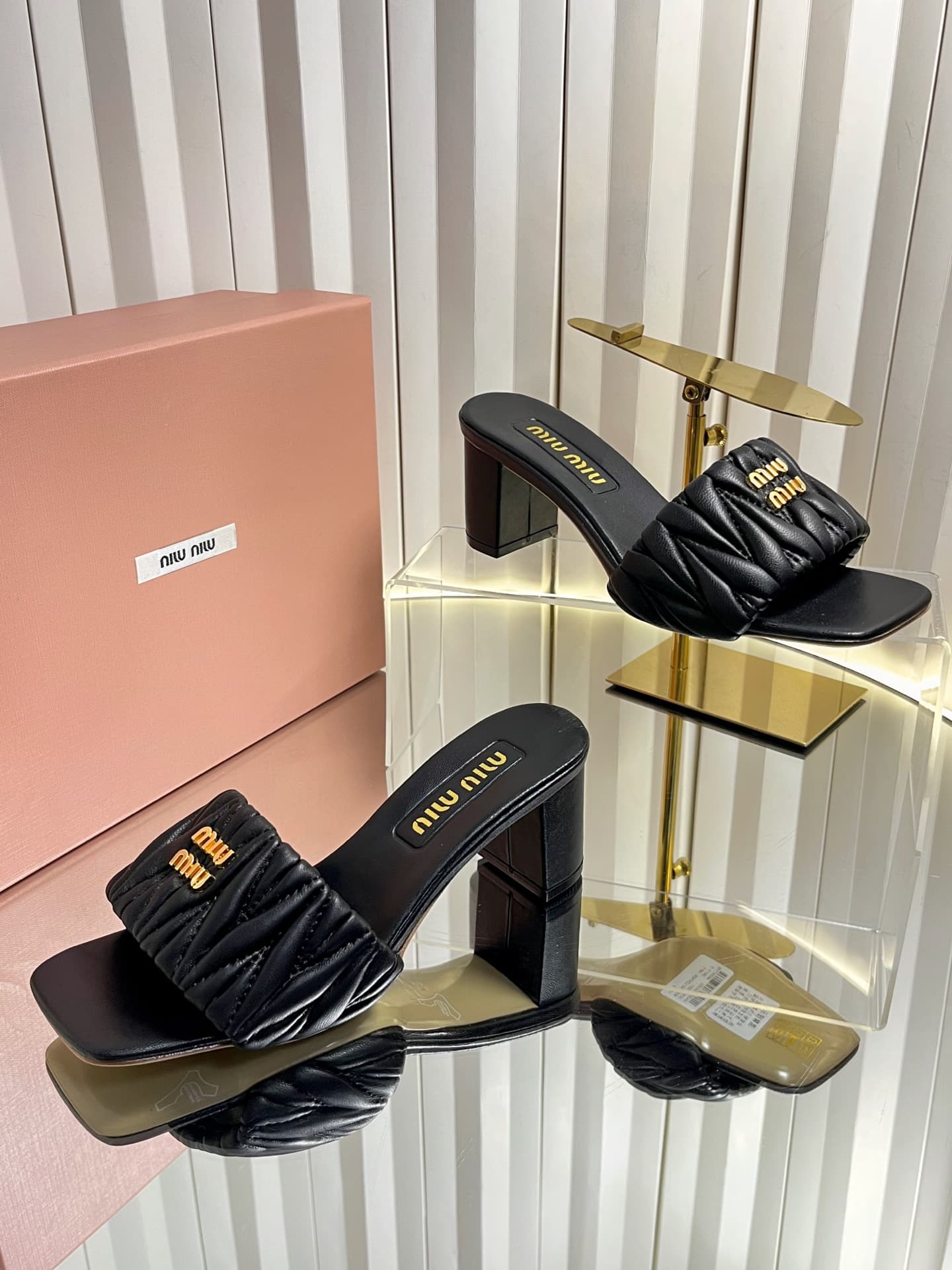 D10692 💰🍥❥miumiu Miumiu’s new model slippers — image 4