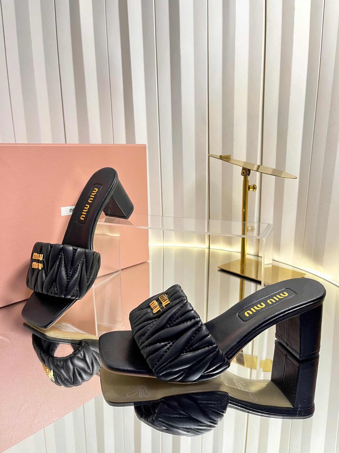 D10692 💰🍥❥miumiu Miumiu’s new model slippers — image 6