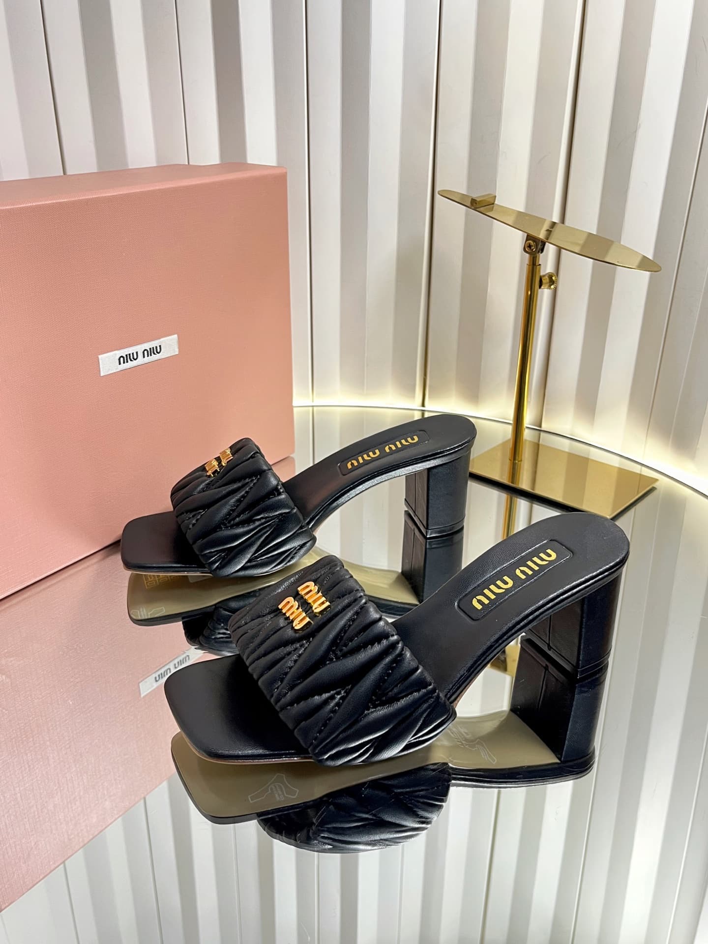 D10692 💰🍥❥miumiu Miumiu’s new model slippers — image 3