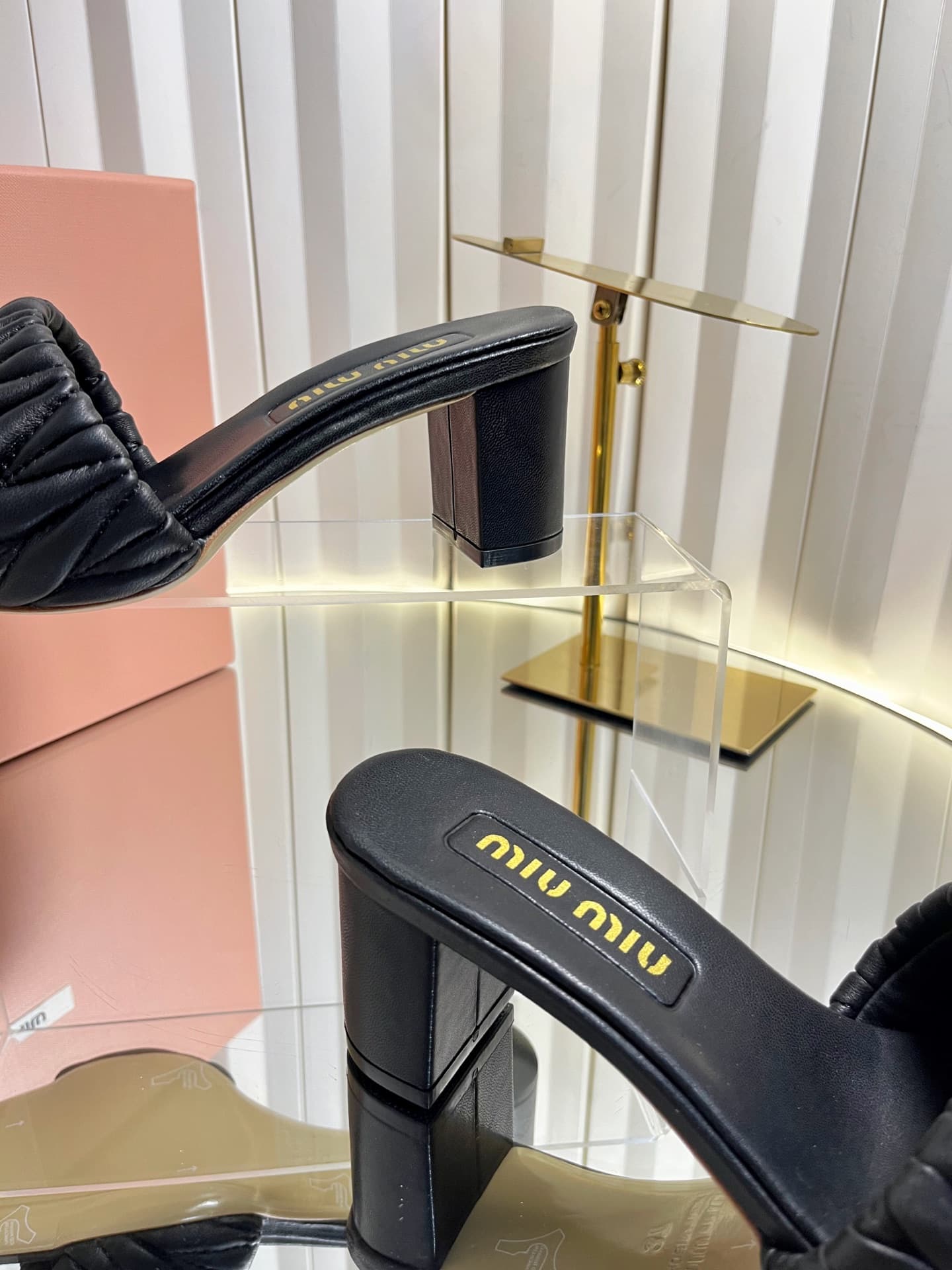 D10692 💰🍥❥miumiu Miumiu’s new model slippers — image 8