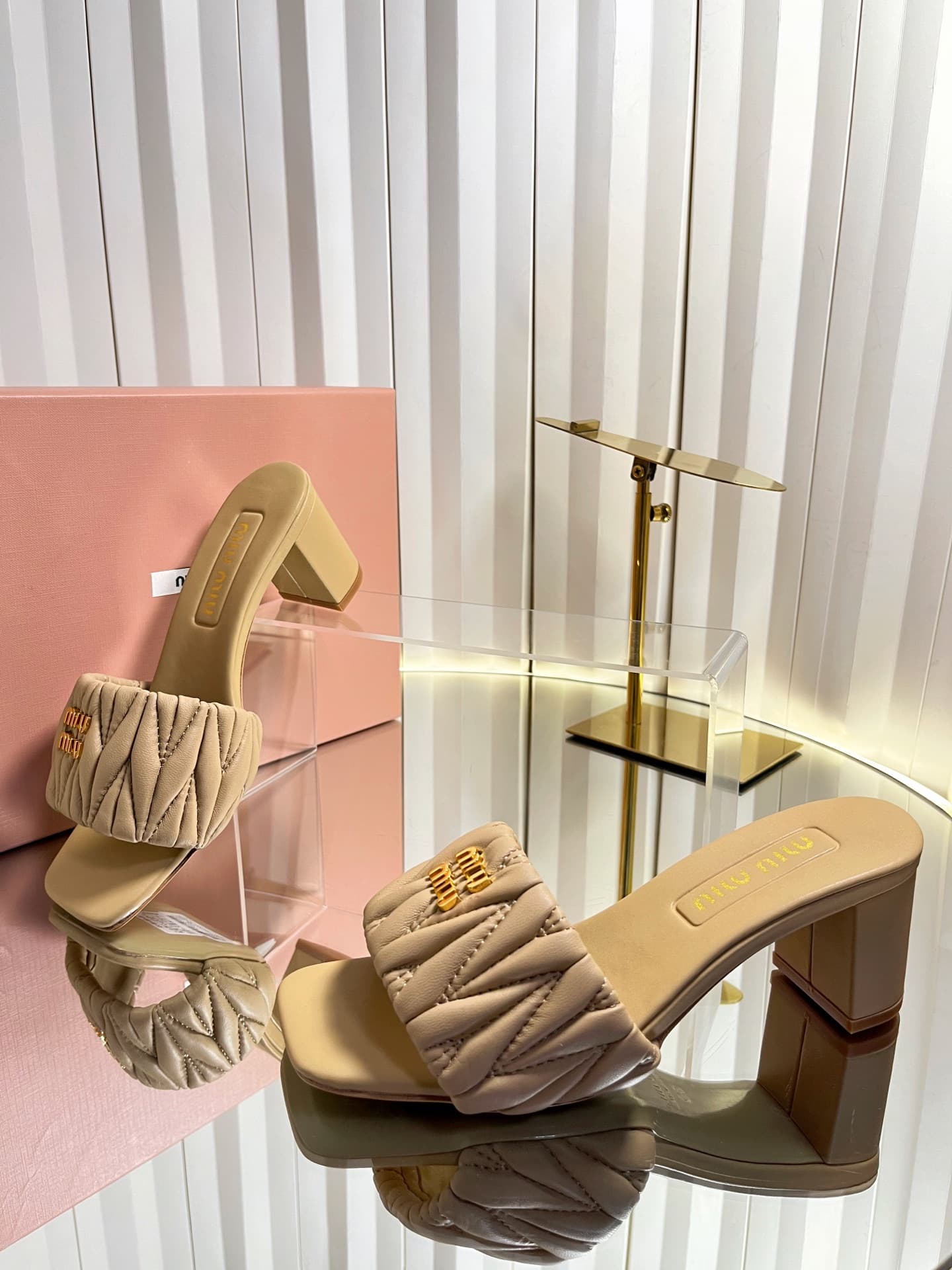 D10689 💰🍥❥miumiu Miumiu’s new model slippers — image 6