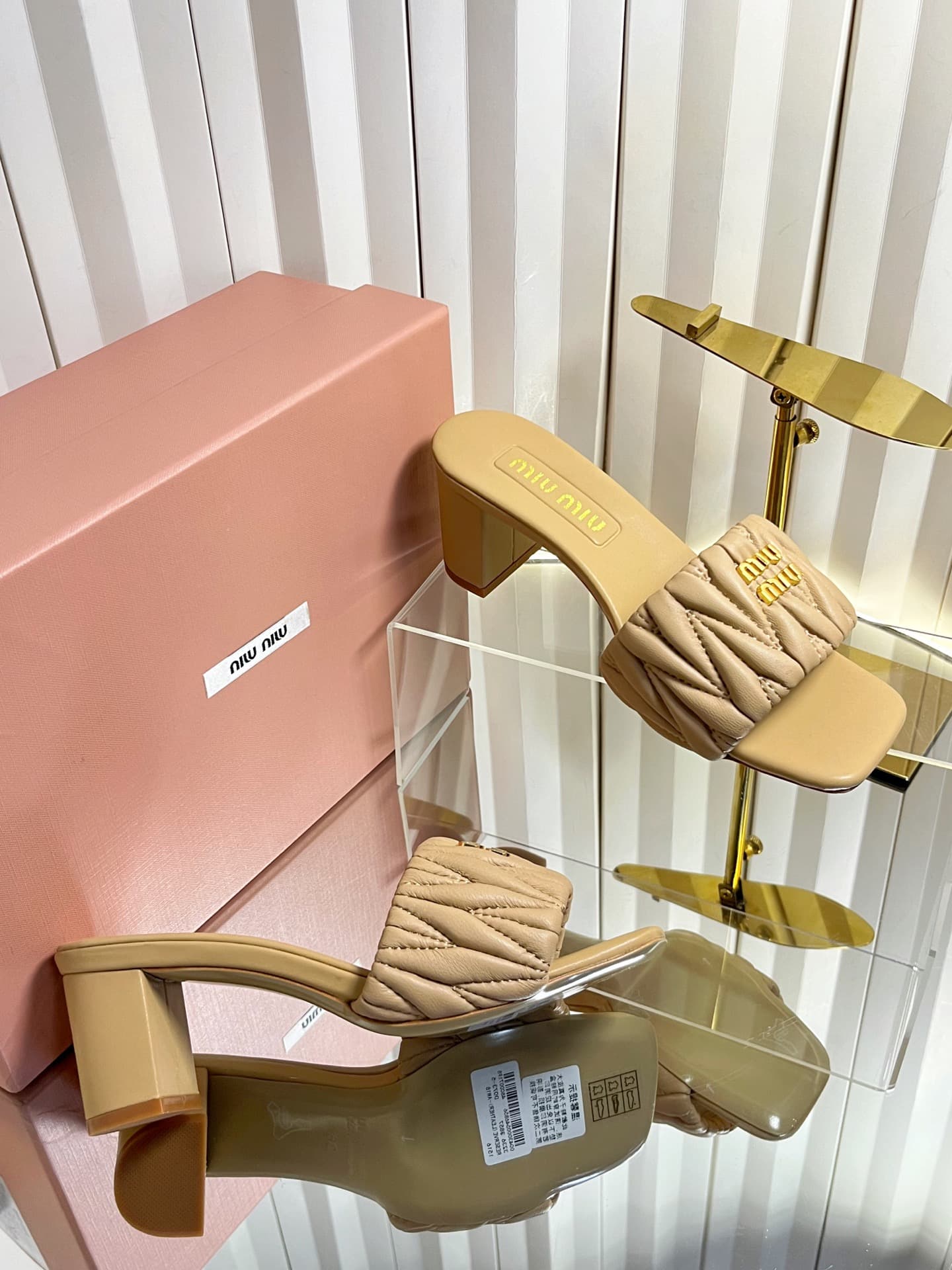 D10689 💰🍥❥miumiu Miumiu’s new model slippers — image 5