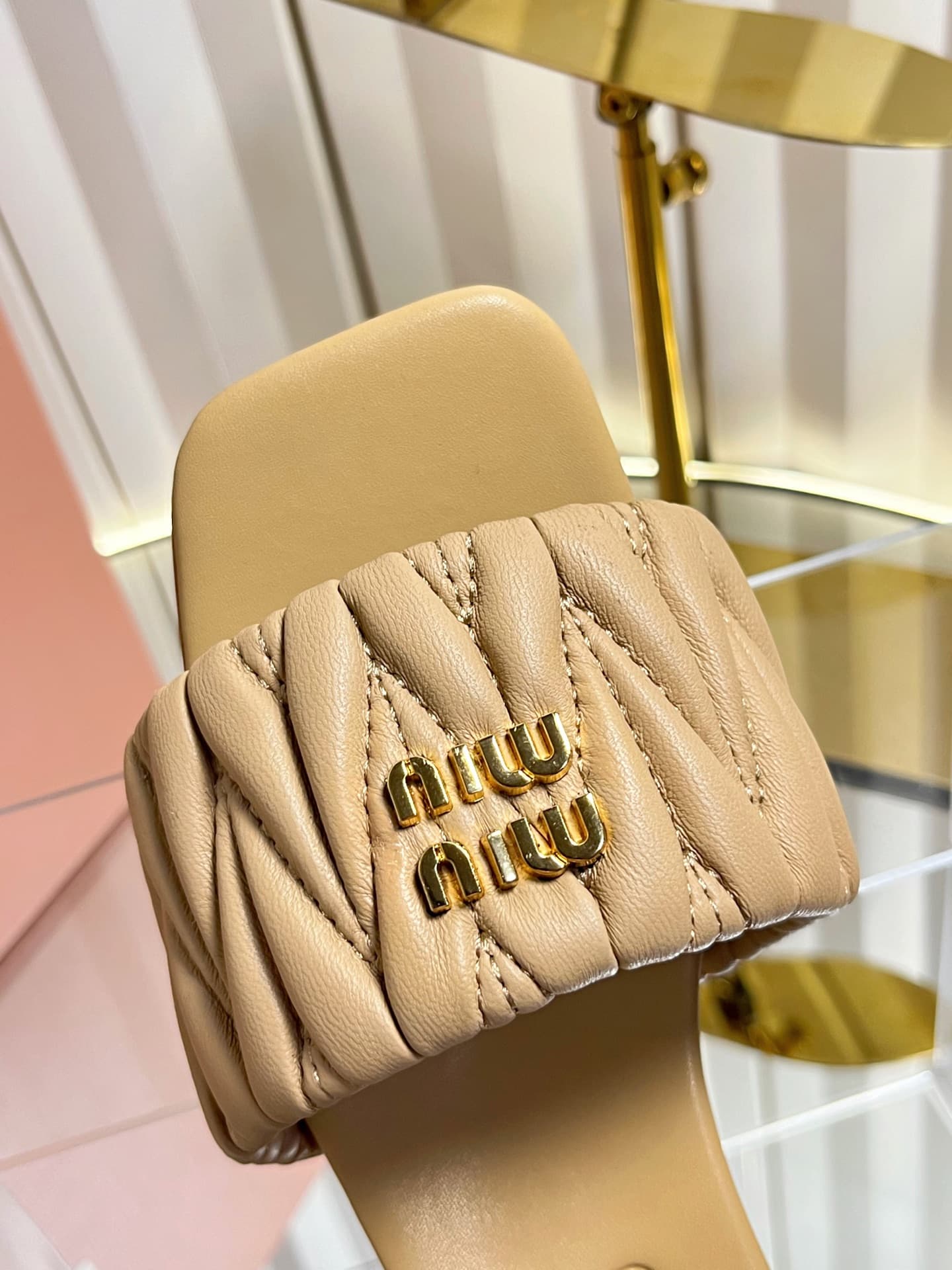 D10689 💰🍥❥miumiu Miumiu’s new model slippers — image 7