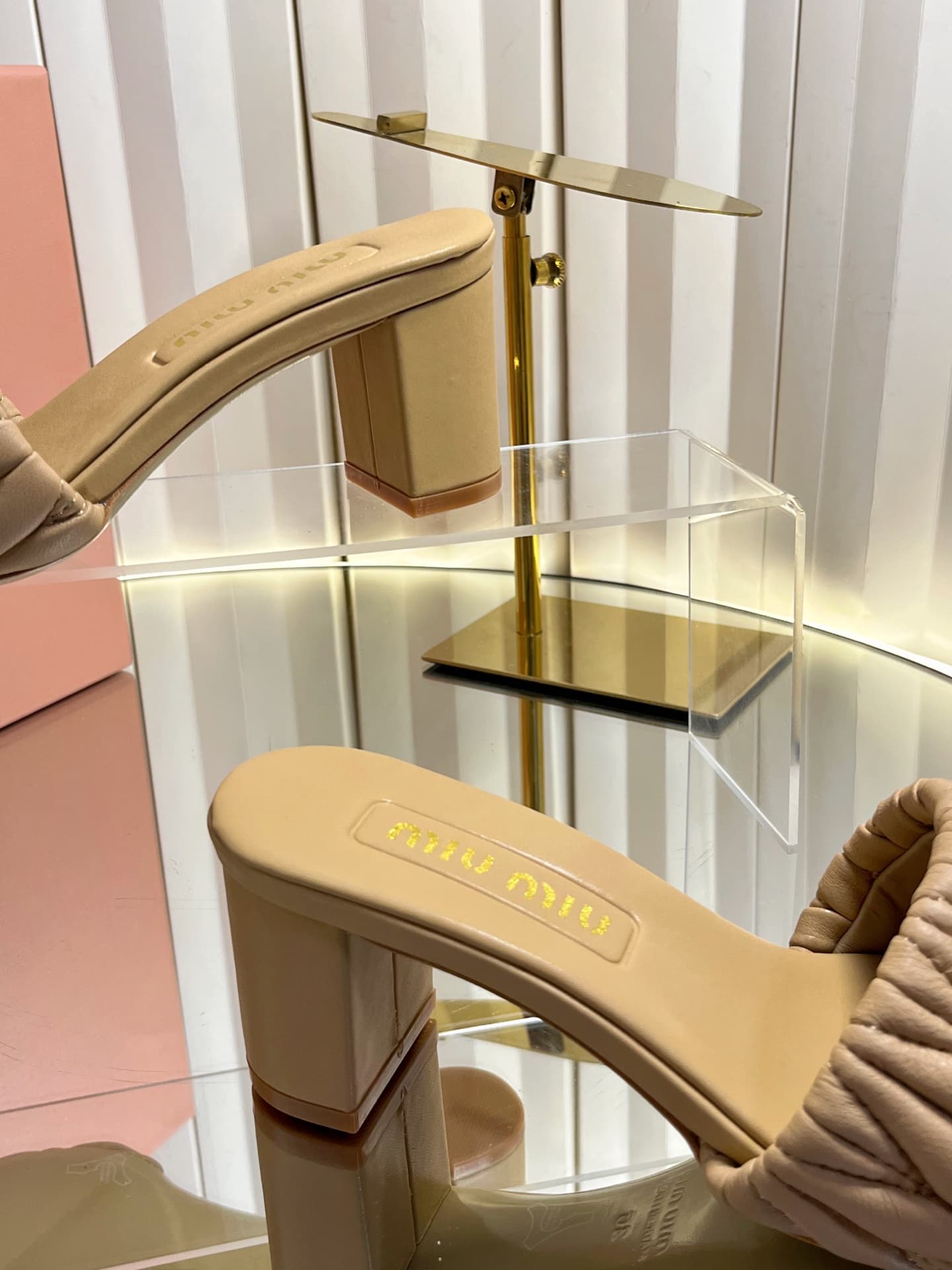 D10689 💰🍥❥miumiu Miumiu’s new model slippers — image 8