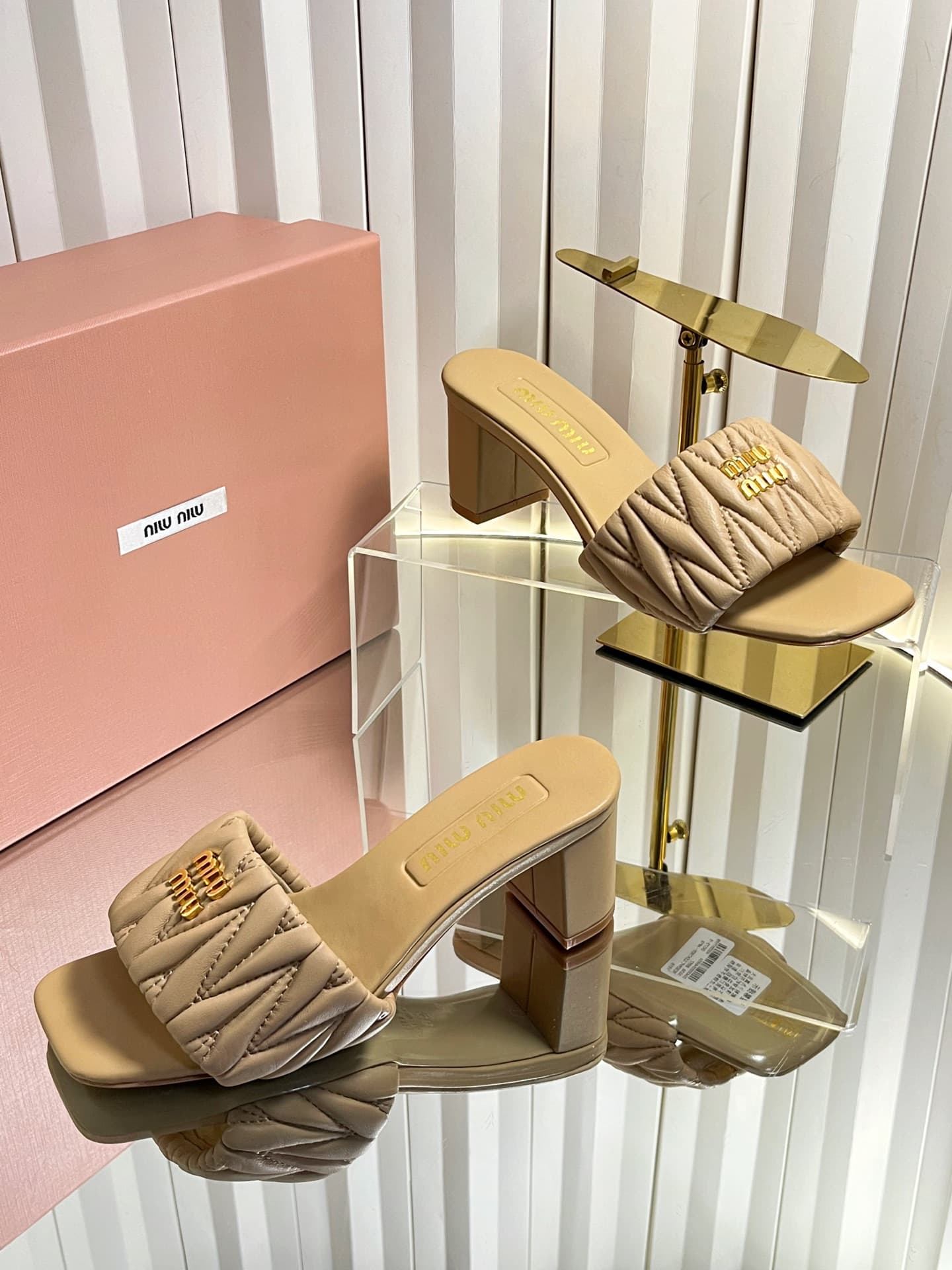 D10689 💰🍥❥miumiu Miumiu’s new model slippers — image 4