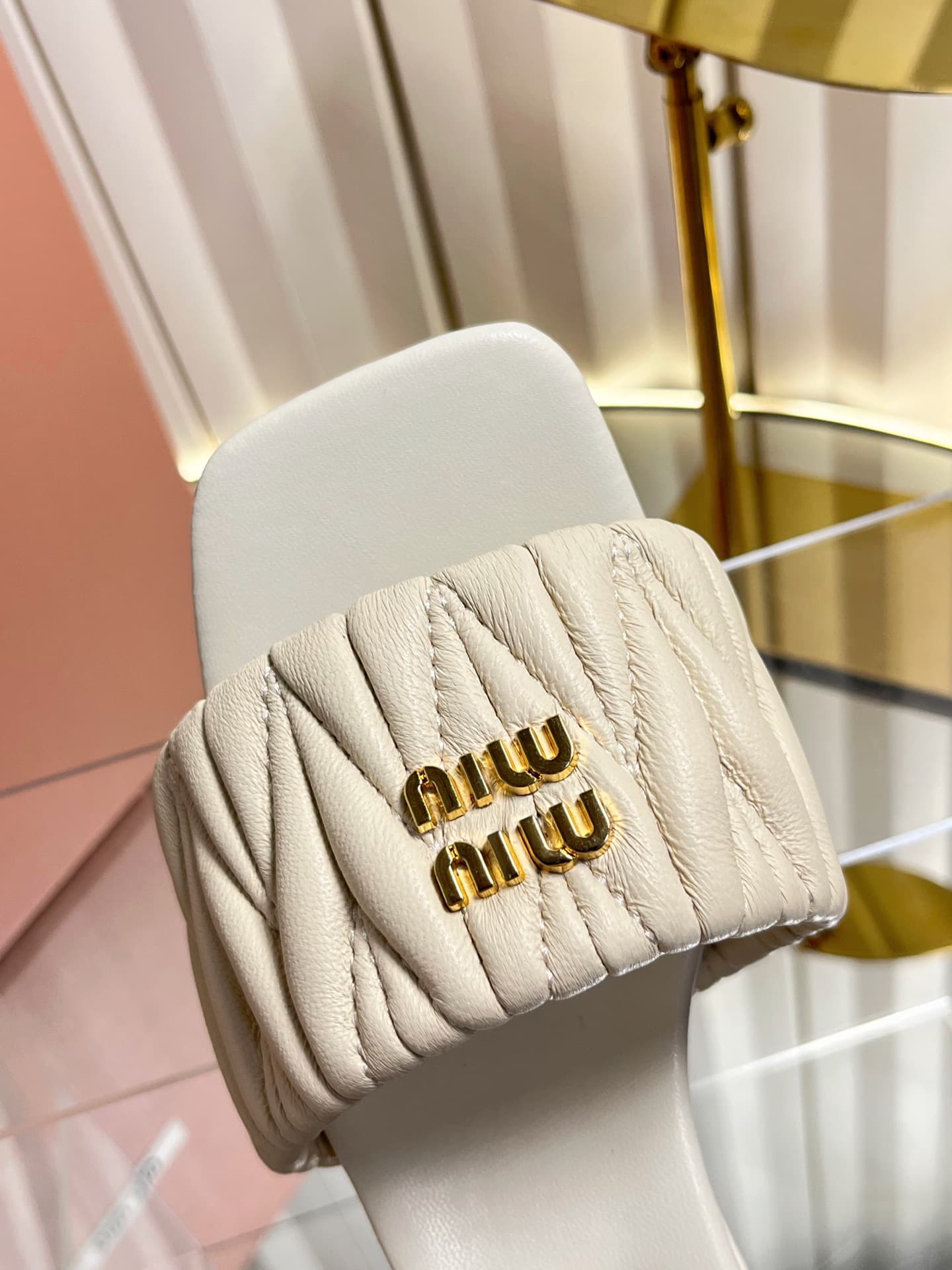 D10690 💰🍥❥miumiu Miumiu’s new style slippers — image 7