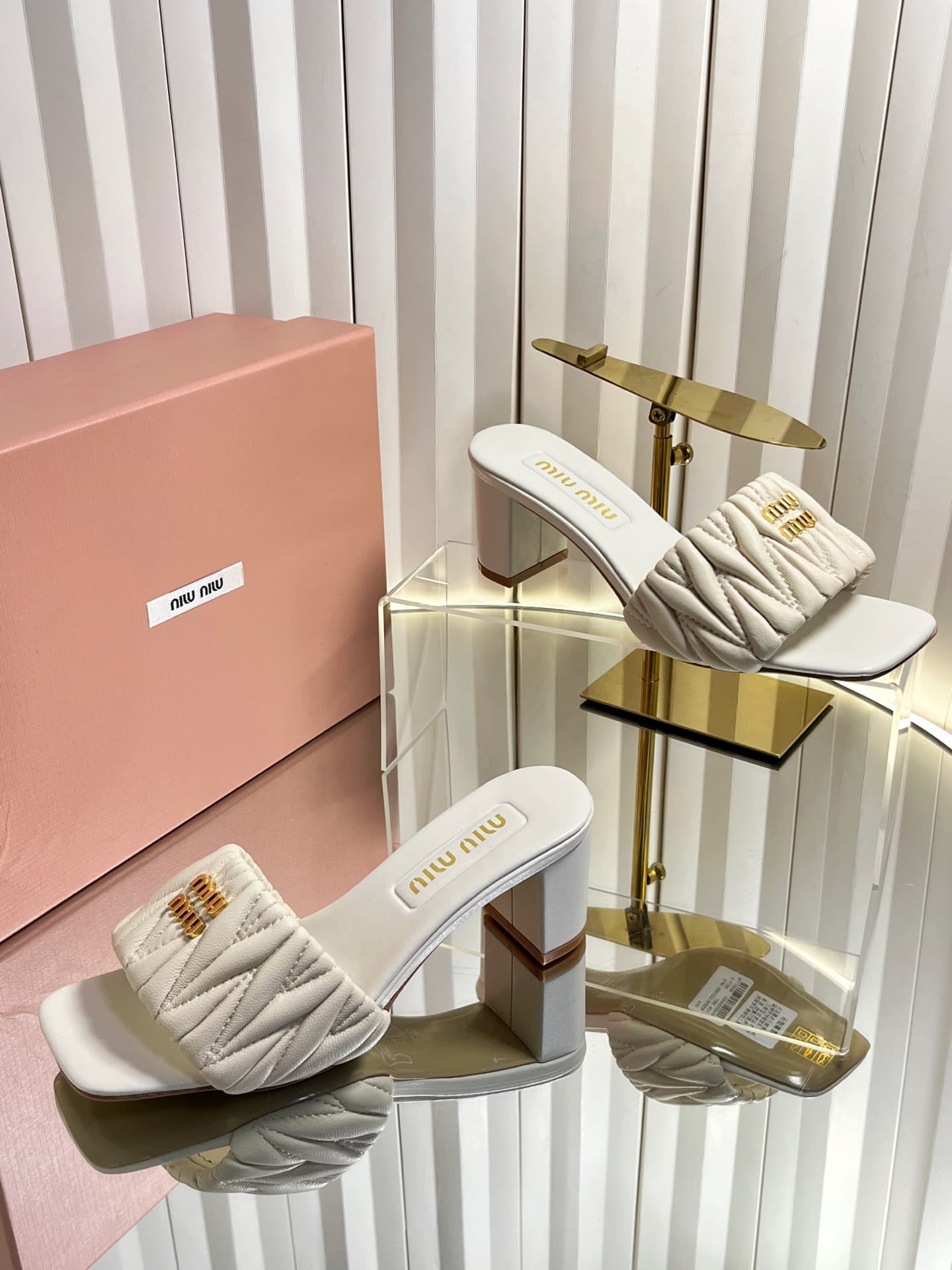 D10690 💰🍥❥miumiu Miumiu’s new style slippers — image 4