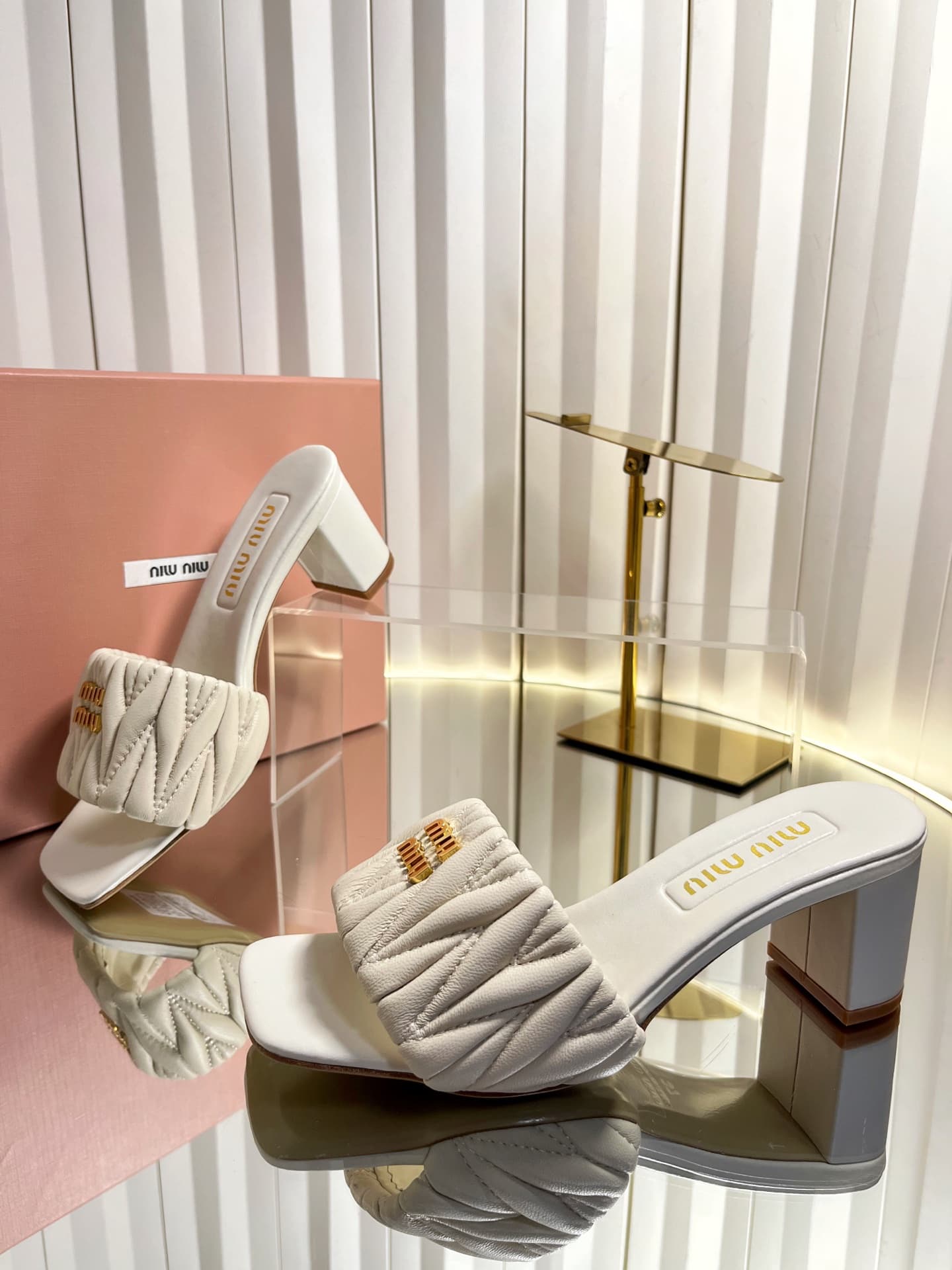 D10690 💰🍥❥miumiu Miumiu’s new style slippers — image 6