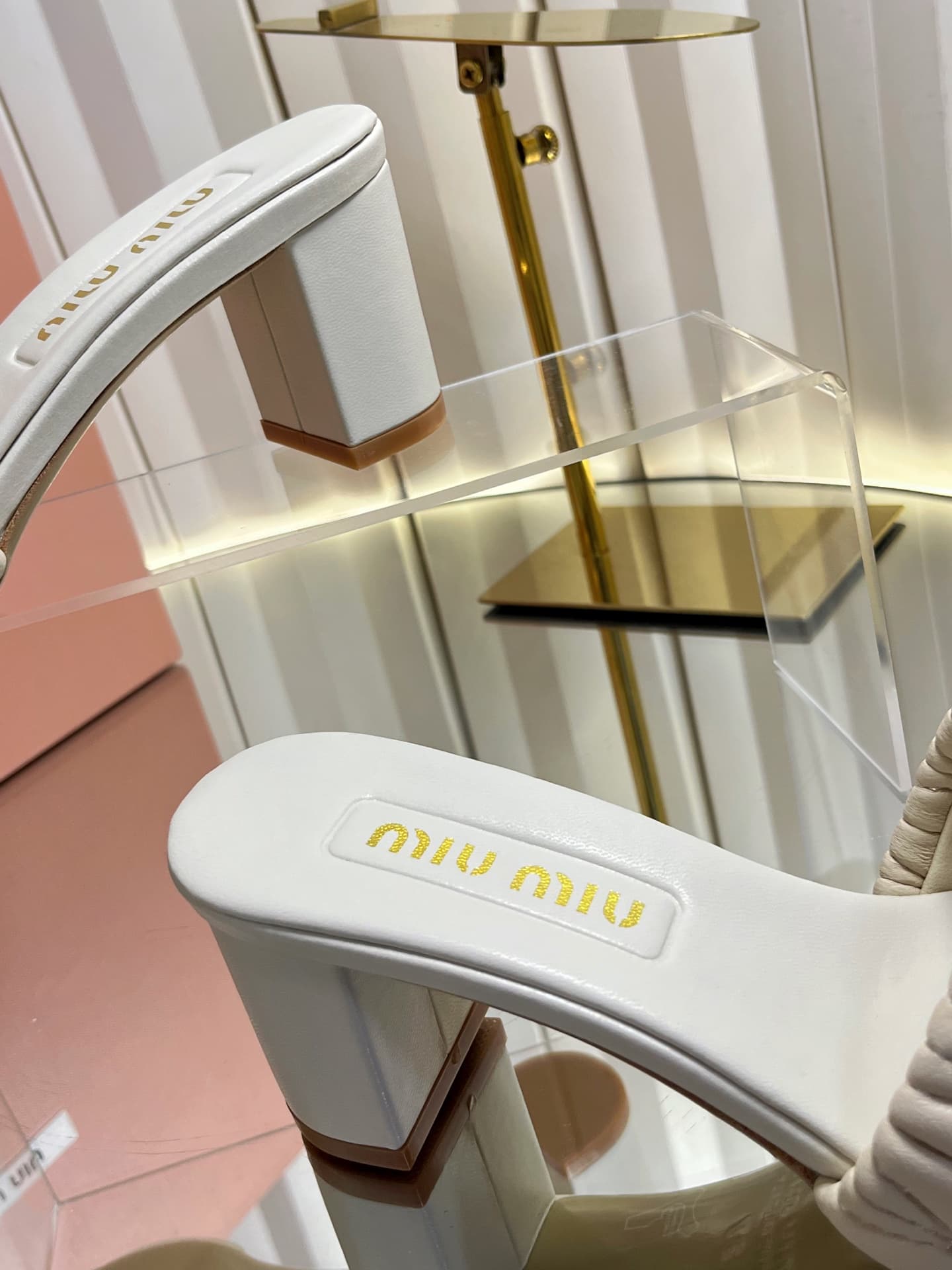 D10690 💰🍥❥miumiu Miumiu’s new style slippers — image 8