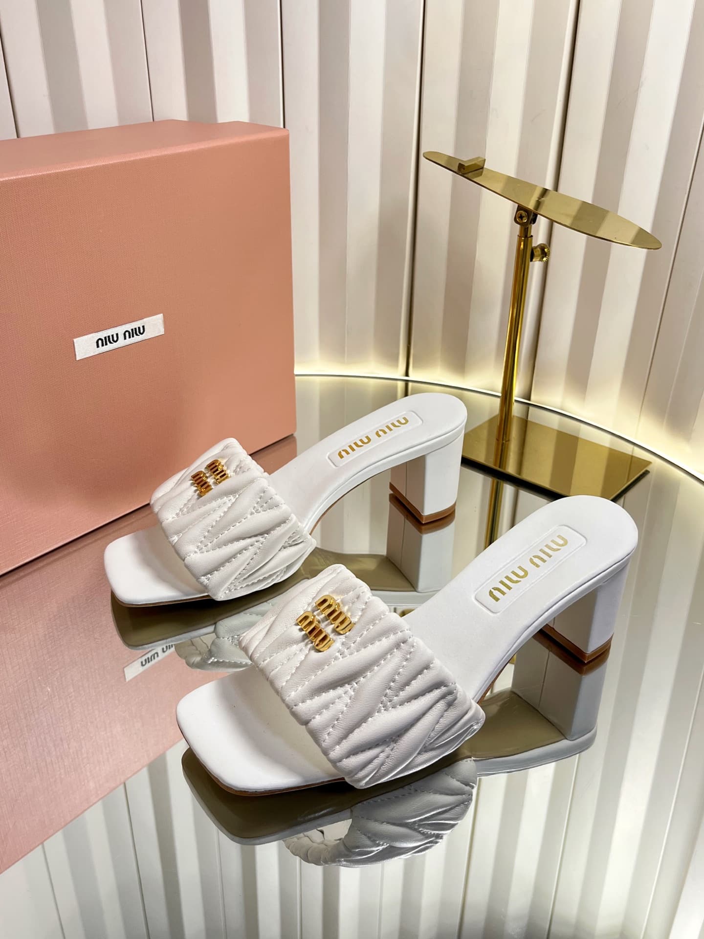 D10691 💰🍥❥miumiu Miumiu’s new model slippers — image 3