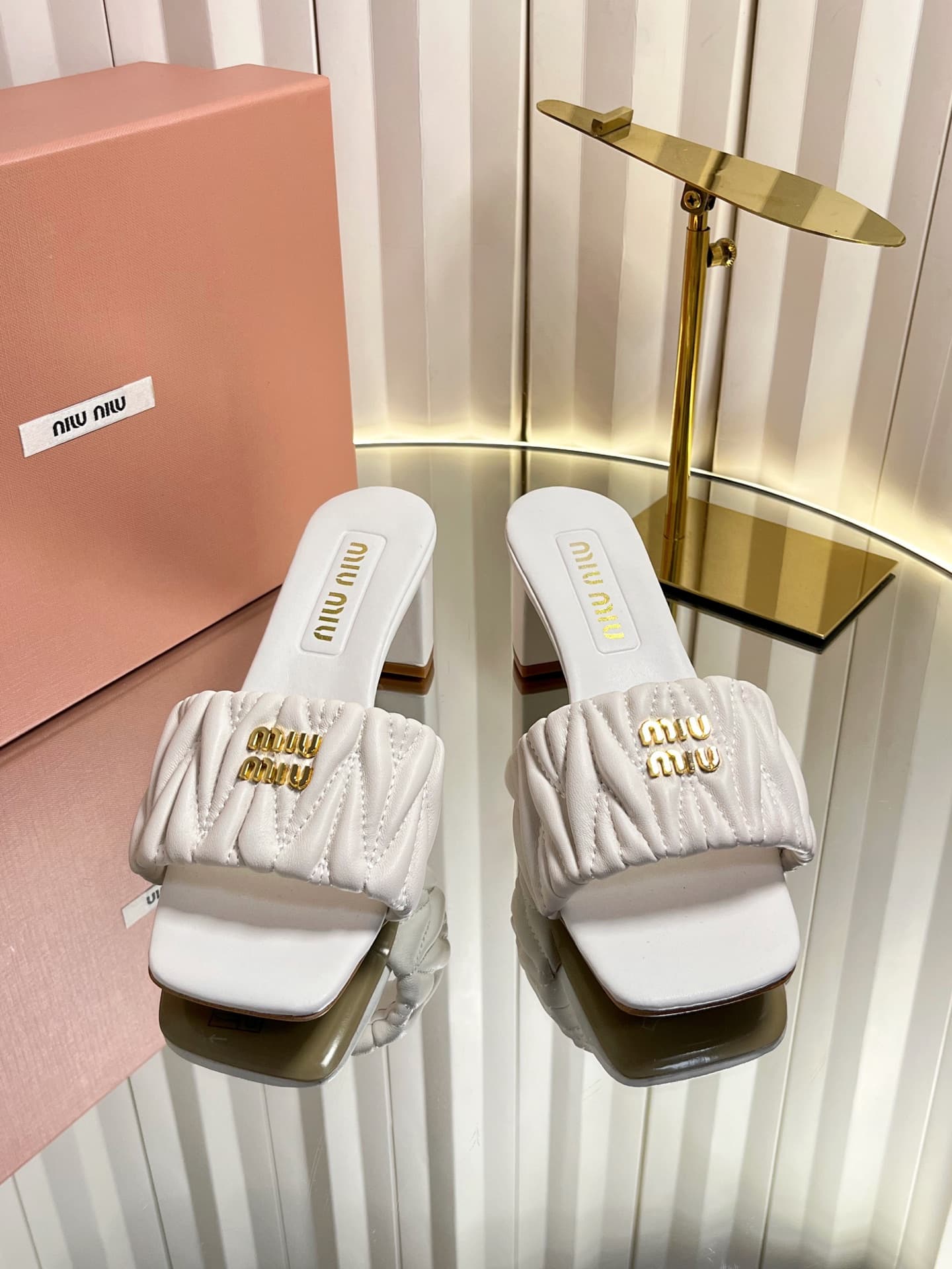 D10691 💰🍥❥miumiu Miumiu’s new model slippers — image 2
