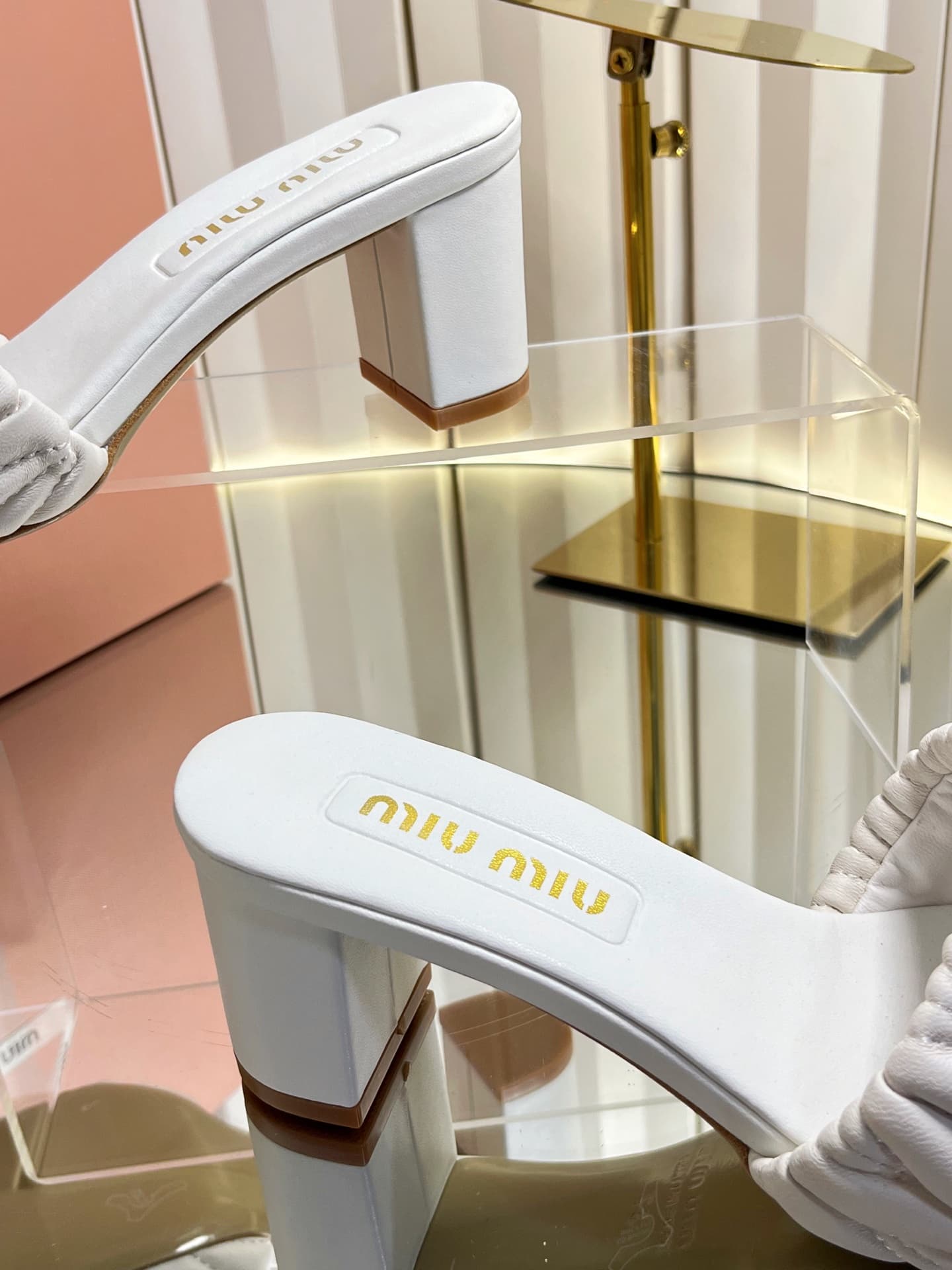 D10691 💰🍥❥miumiu Miumiu’s new model slippers — image 8