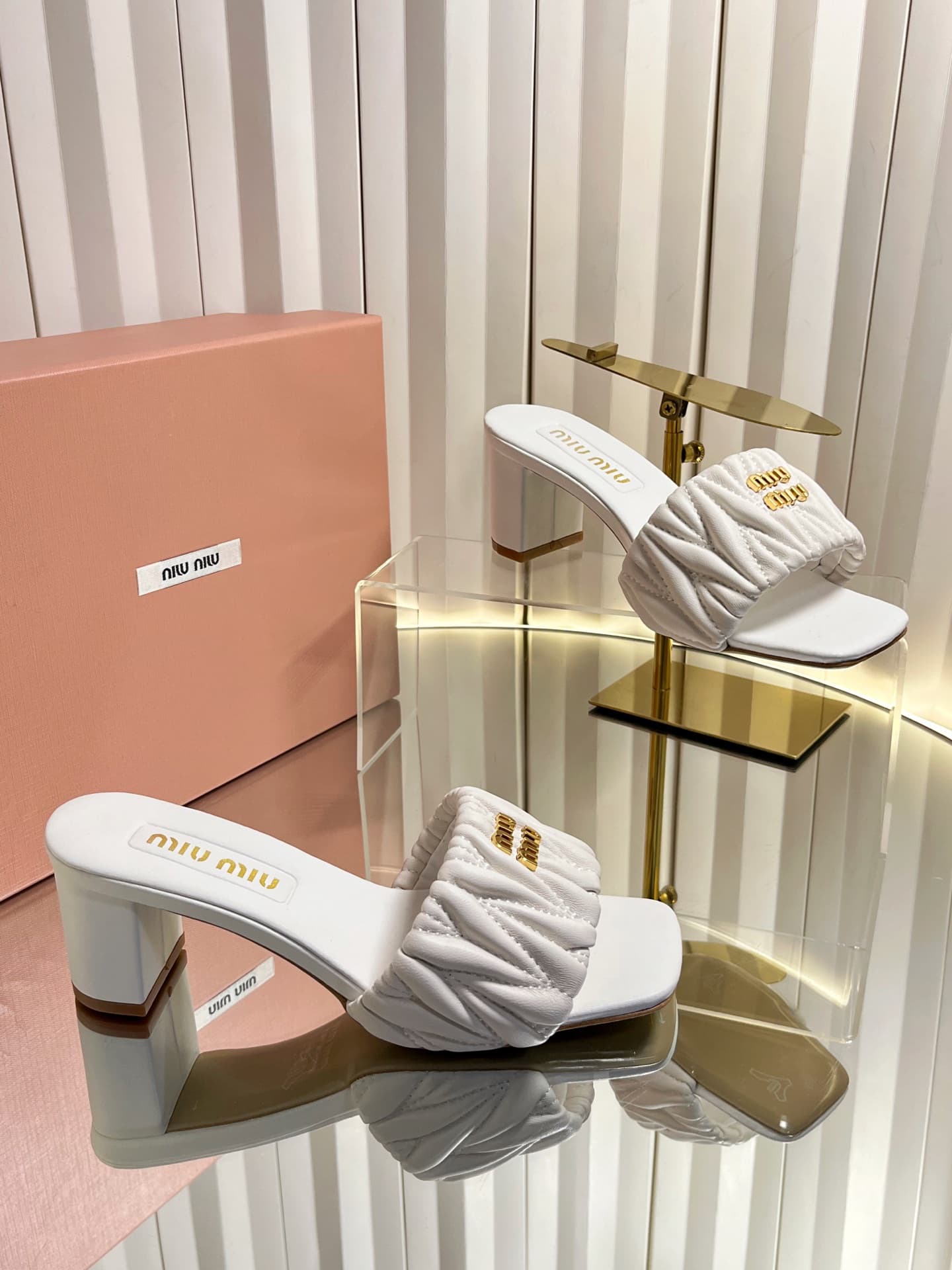 D10691 💰🍥❥miumiu Miumiu’s new model slippers — image 5