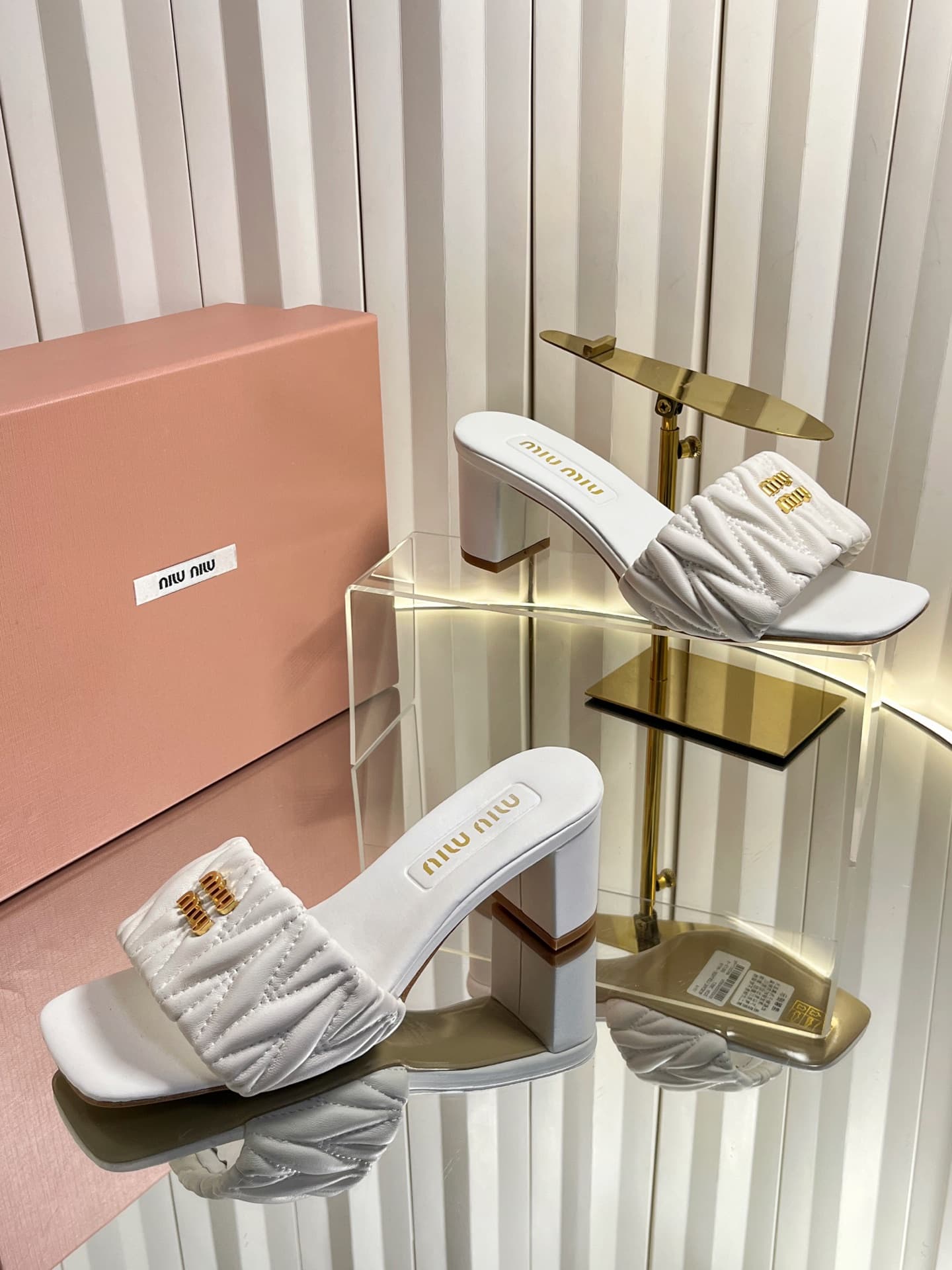 D10691 💰🍥❥miumiu Miumiu’s new model slippers — image 4
