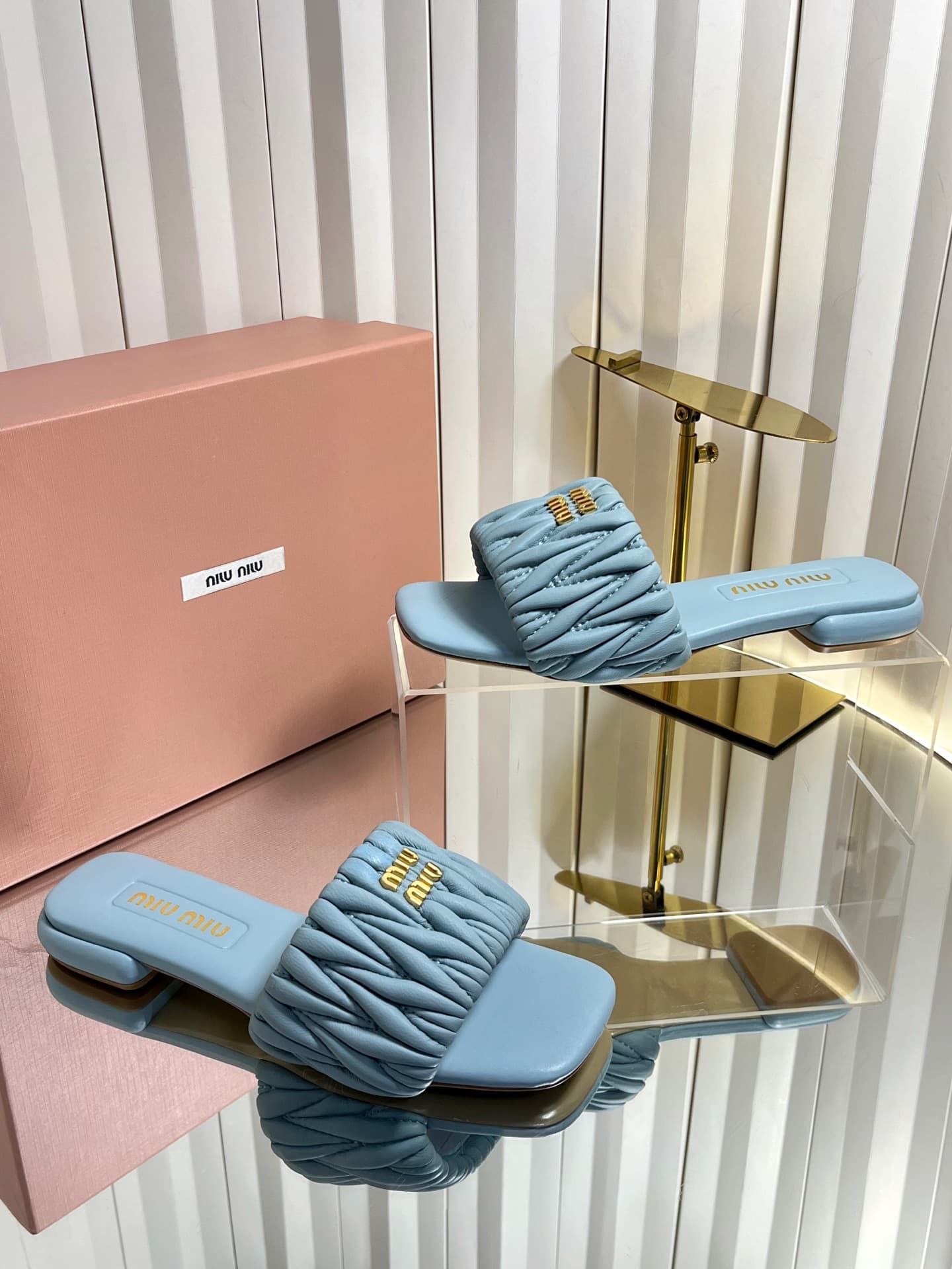 D10688 💰🍥❥miumiu Miumiu’s new style slippers — image 4