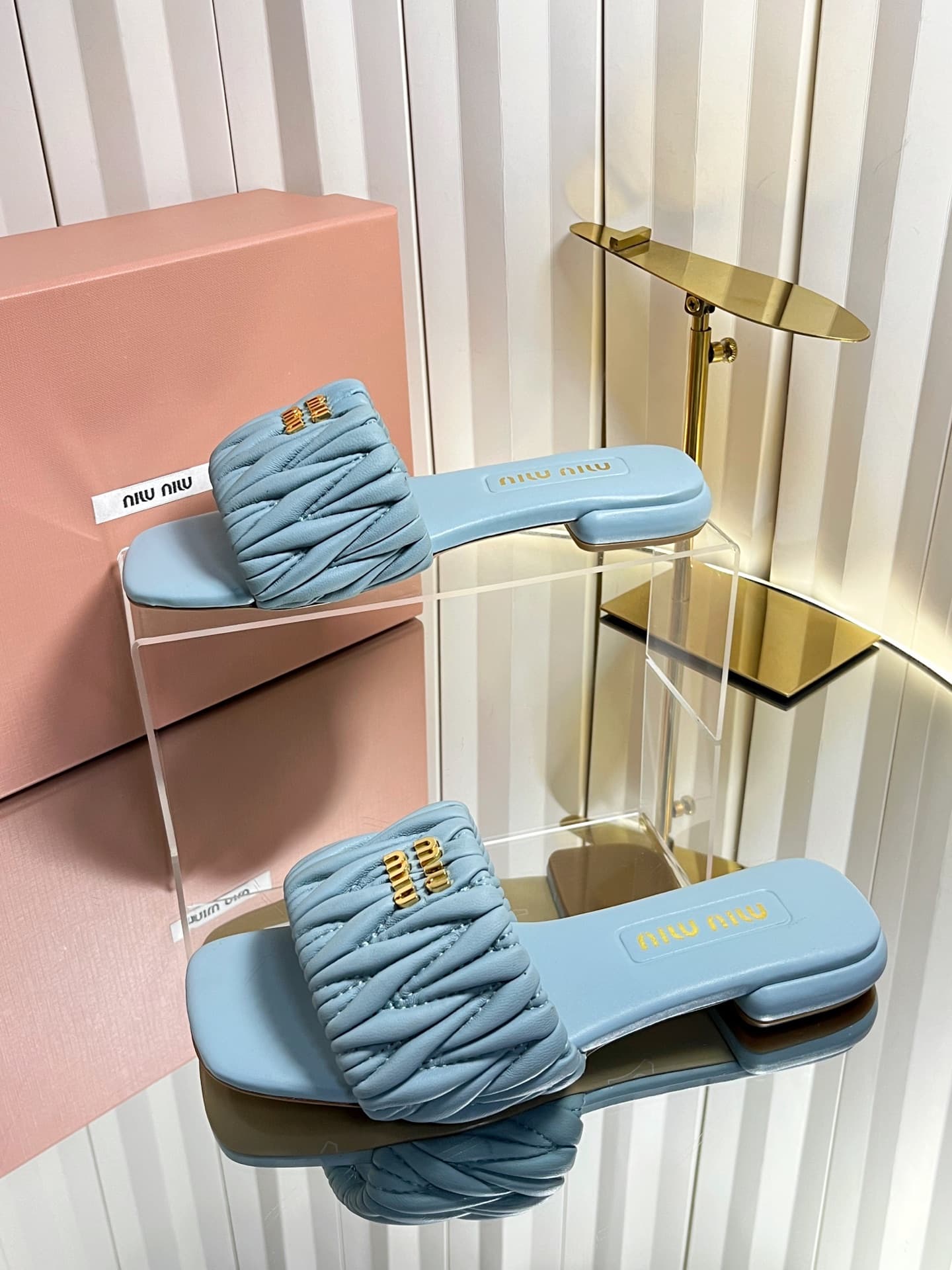 D10688 💰🍥❥miumiu Miumiu’s new style slippers — image 3