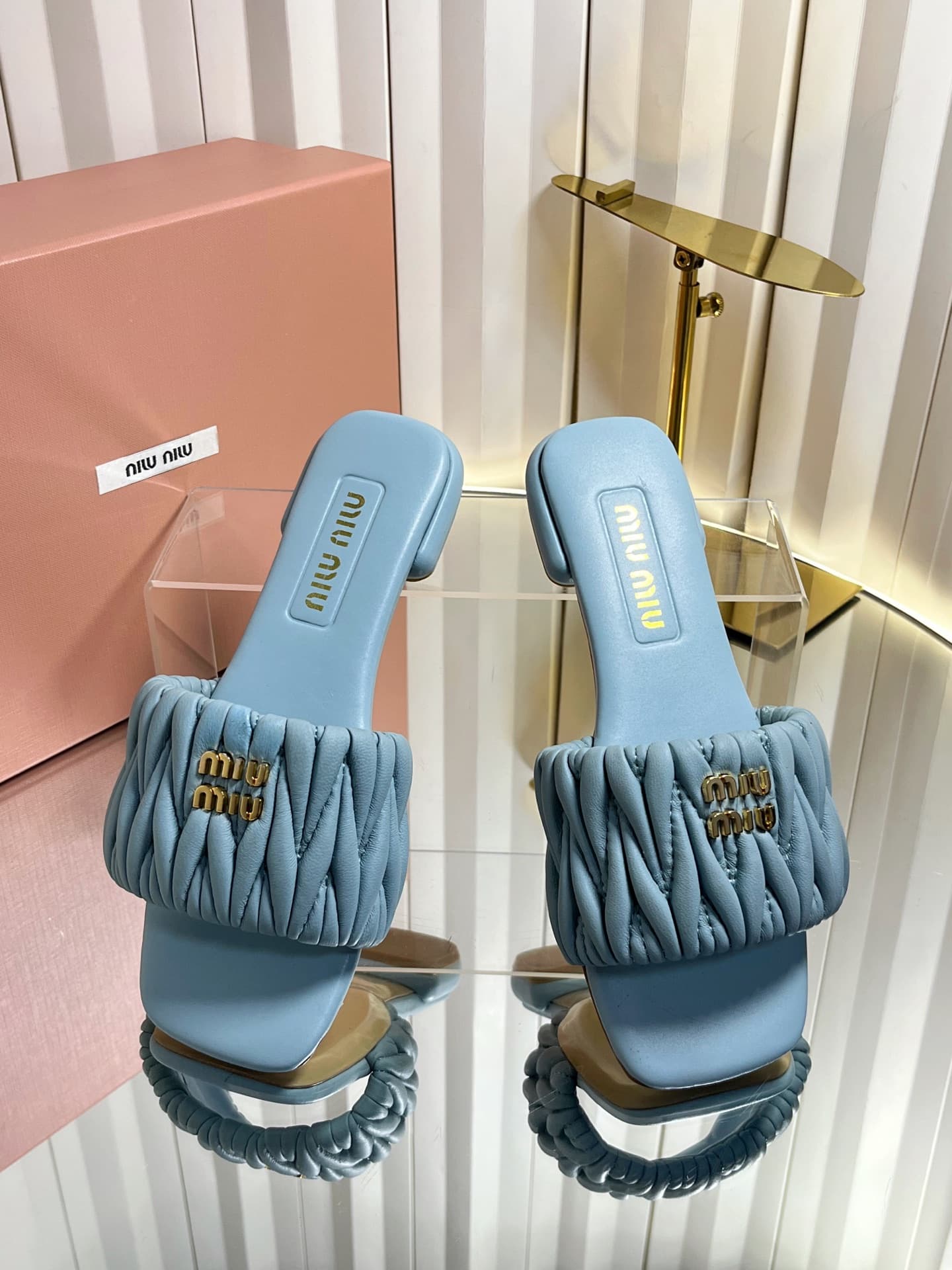 D10688 💰🍥❥miumiu Miumiu’s new style slippers — image 2