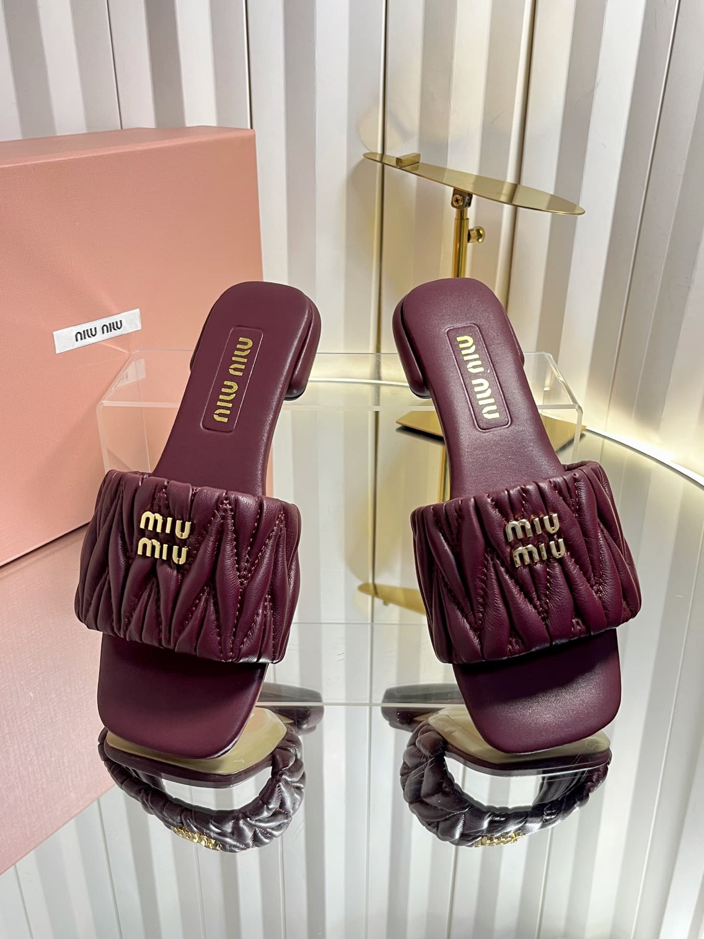D10687 💰🍥❥miumiu Miumiu’s new model slippers — image 2