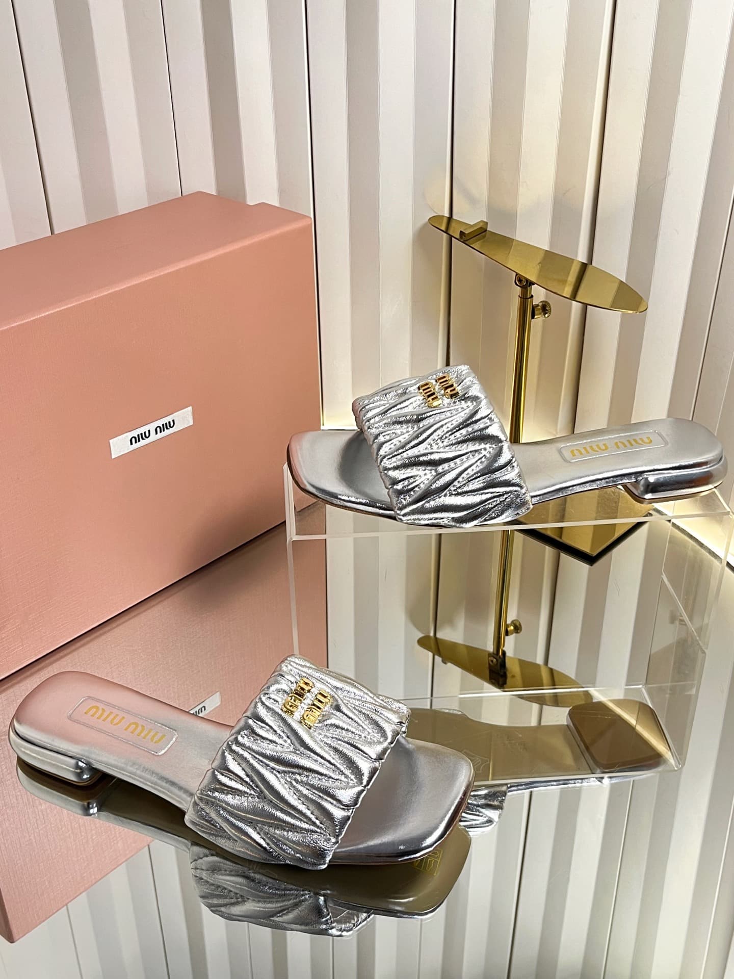 D10686 💰🍥❥miumiu Miumiu’s new model slippers — image 4
