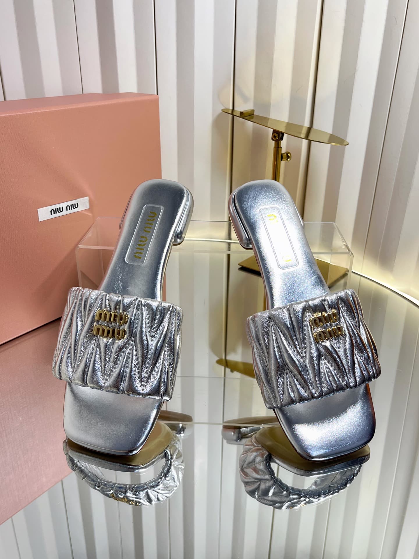 D10686 💰🍥❥miumiu Miumiu’s new model slippers — image 2