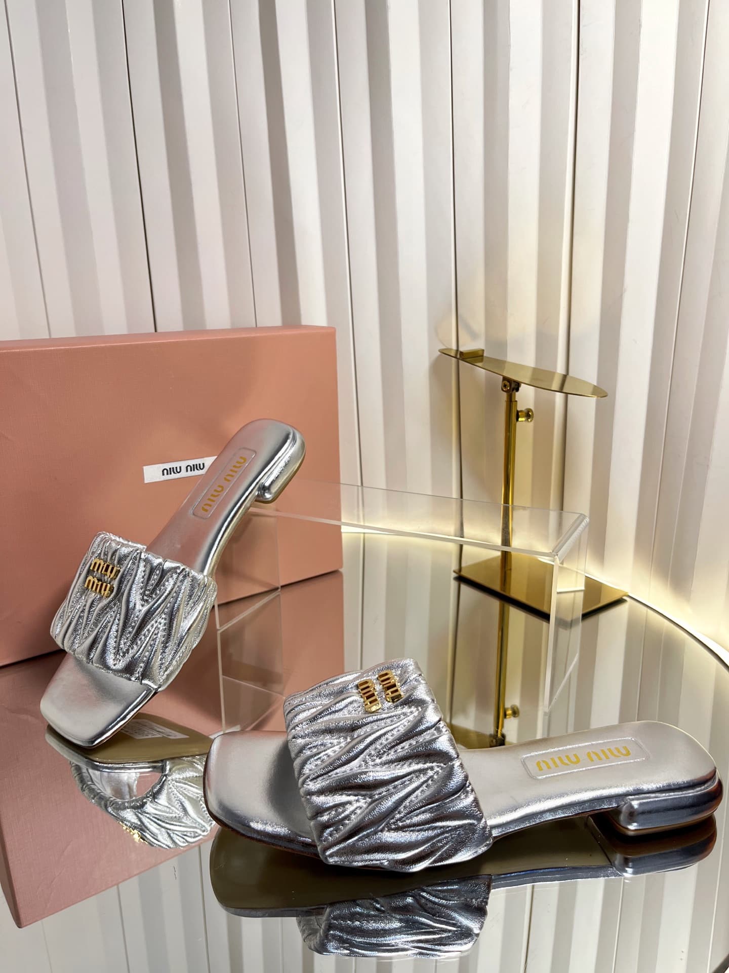 D10686 💰🍥❥miumiu Miumiu’s new model slippers — image 6