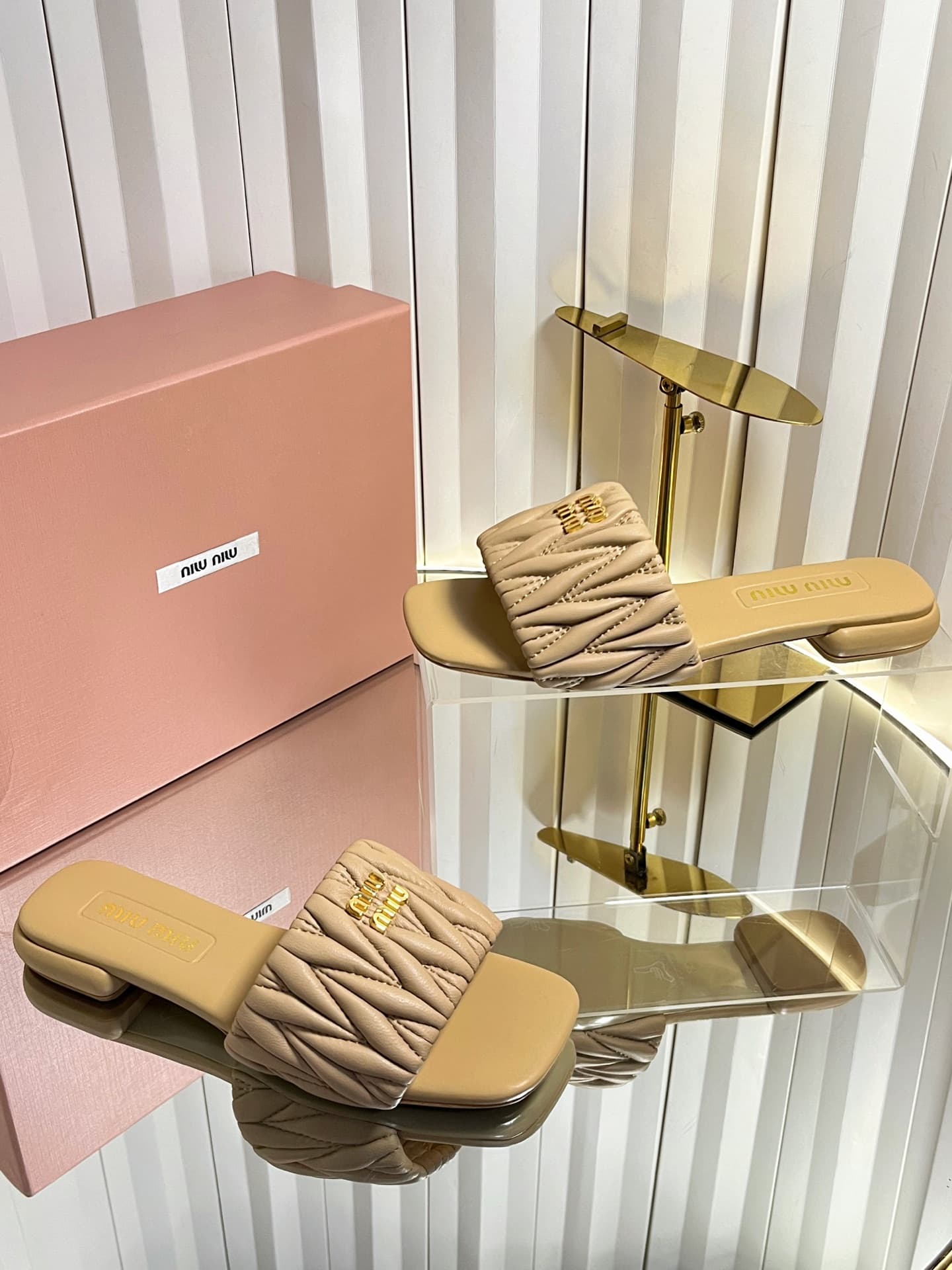 D10685 💰🍥❥miumiu Miumiu’s new model slippers — image 4
