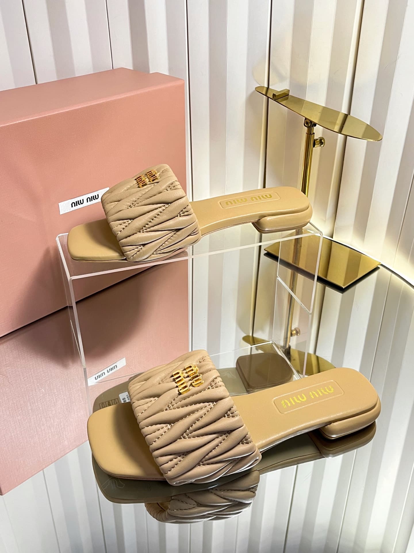 D10685 💰🍥❥miumiu Miumiu’s new model slippers — image 3
