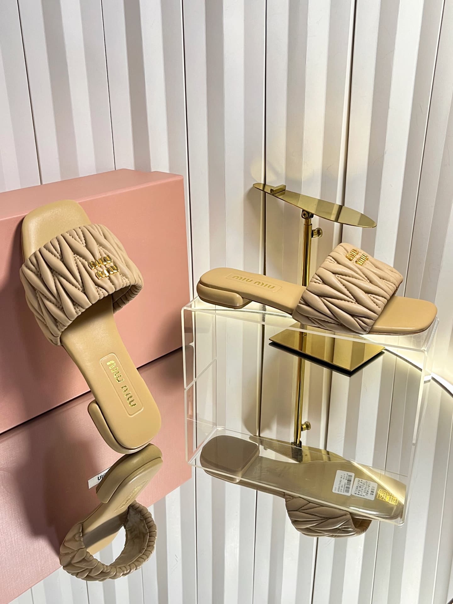 D10685 💰🍥❥miumiu Miumiu’s new model slippers — image 5