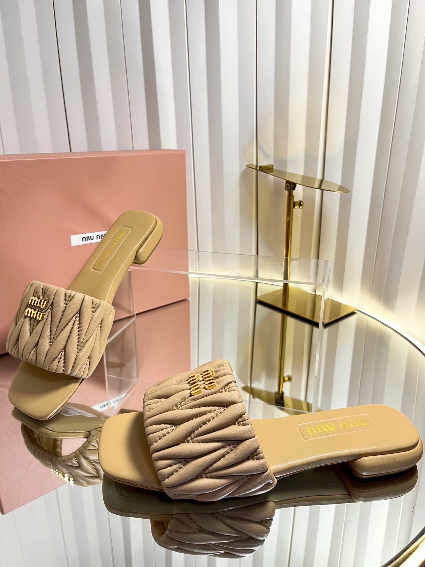 D10685 💰🍥❥miumiu Miumiu’s new model slippers — image 6