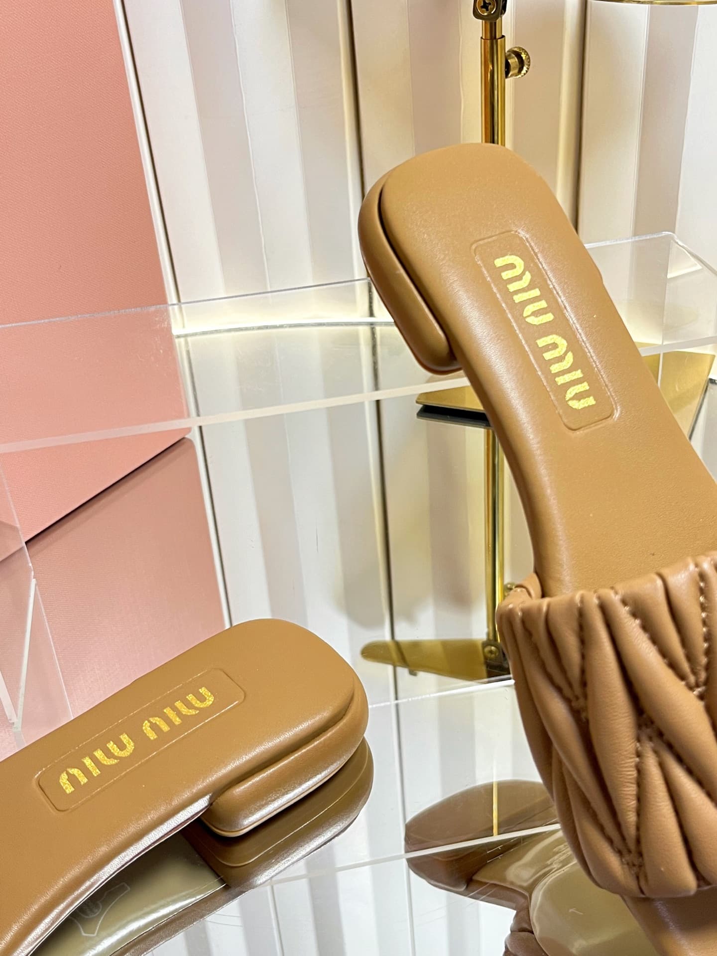 D10684 💰🍥❥miumiu Miumiu’s new style slippers — image 8