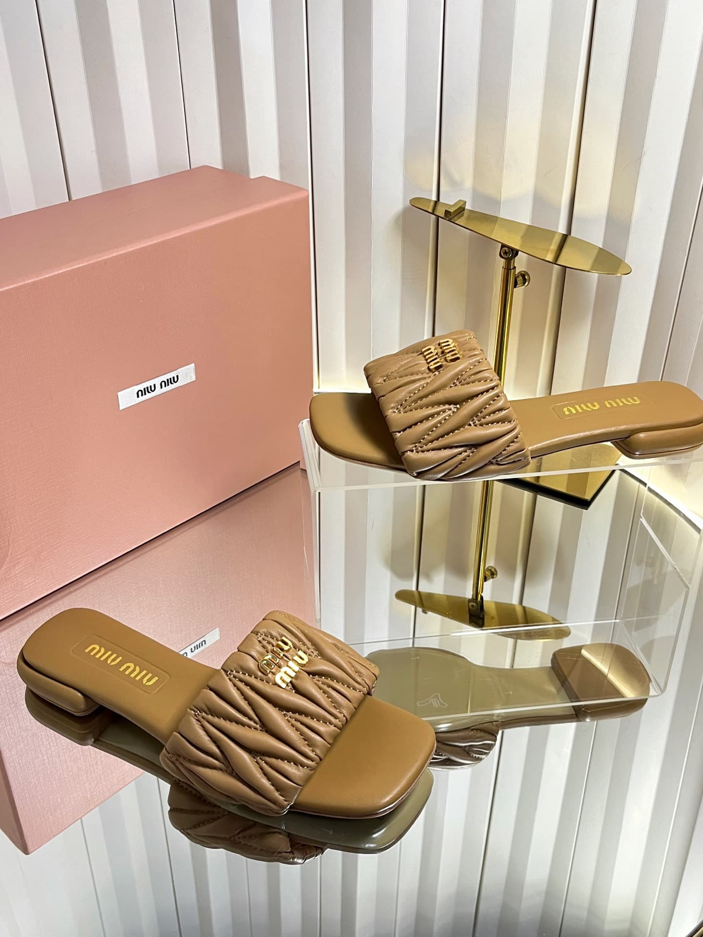 D10684 💰🍥❥miumiu Miumiu’s new style slippers — image 4