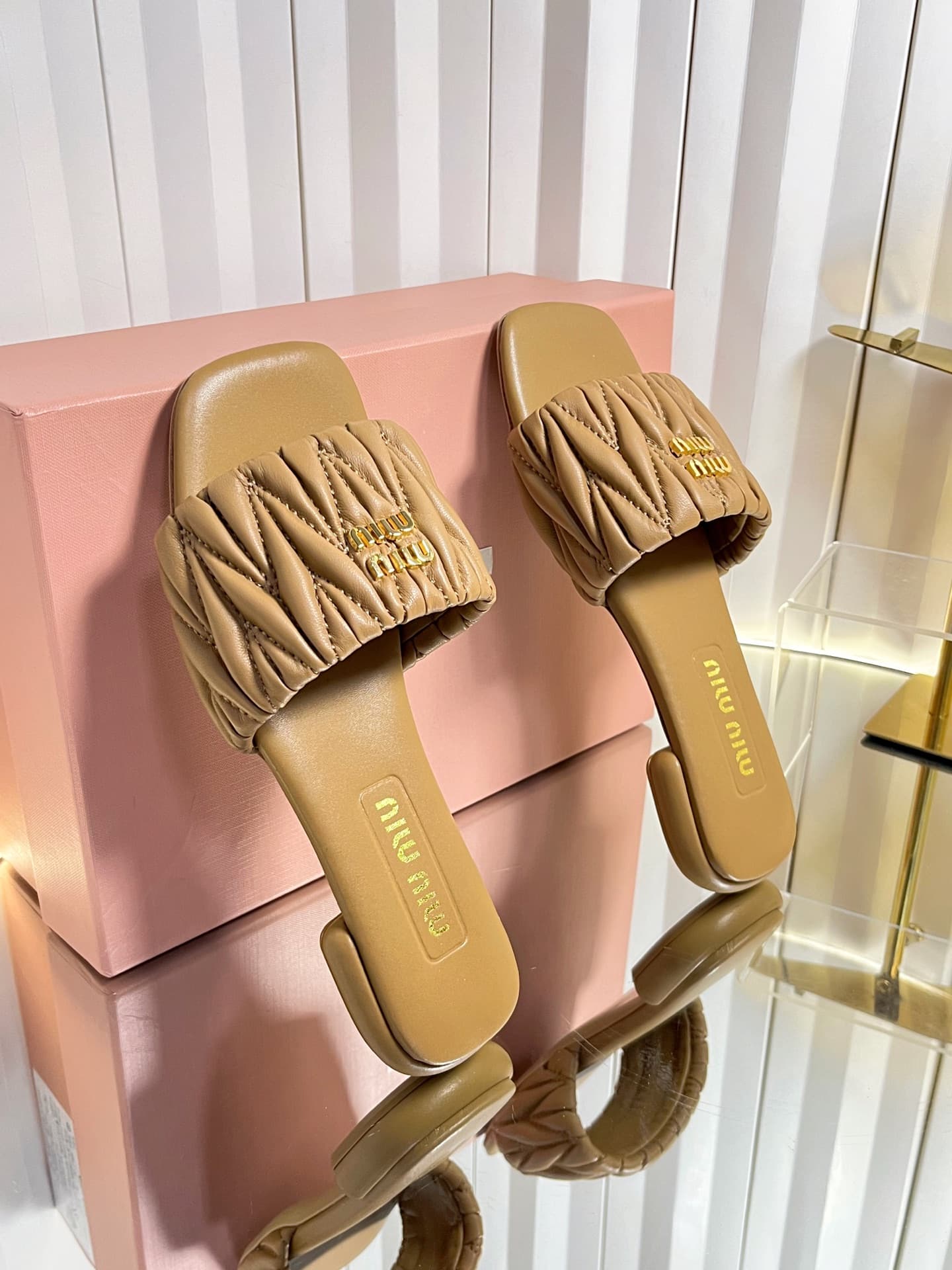 D10684 💰🍥❥miumiu Miumiu’s new style slippers — image 5
