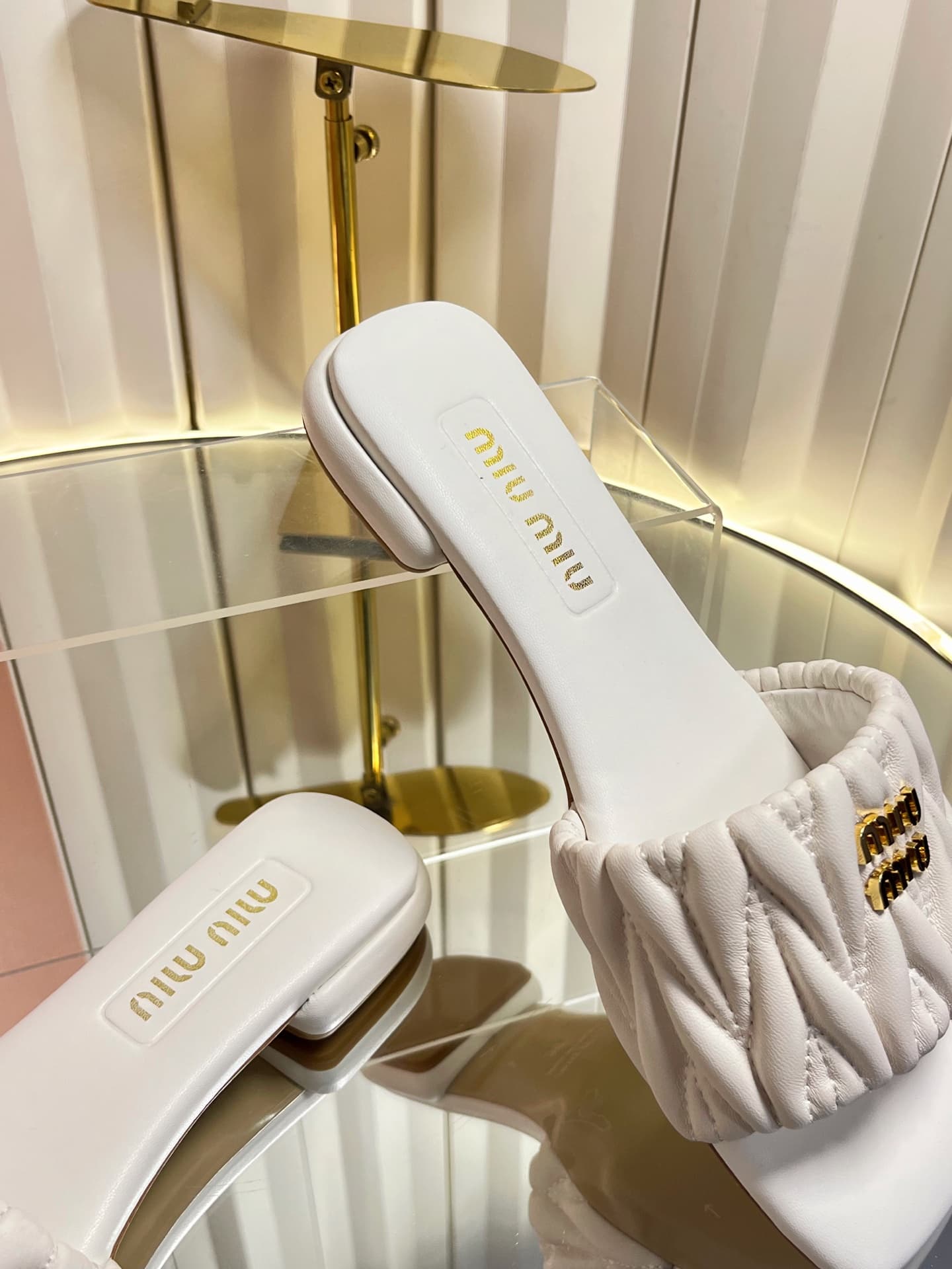 D10683 💰🍥❥miumiu Miumiu’s new style slippers — image 8