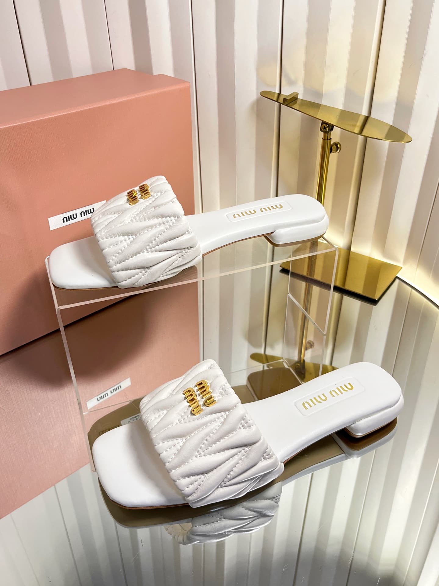 D10683 💰🍥❥miumiu Miumiu’s new style slippers — image 3