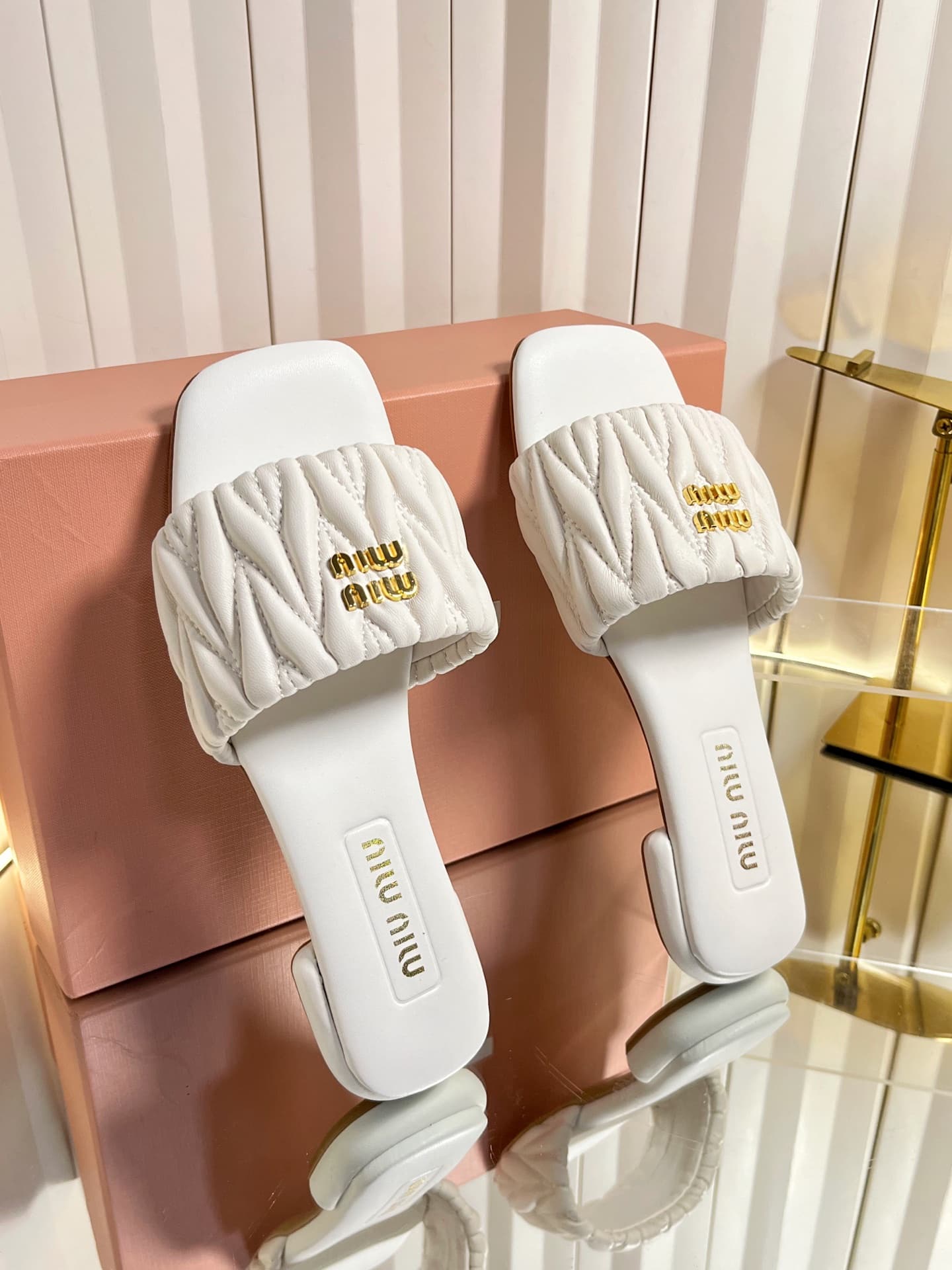 D10683 💰🍥❥miumiu Miumiu’s new style slippers — image 5