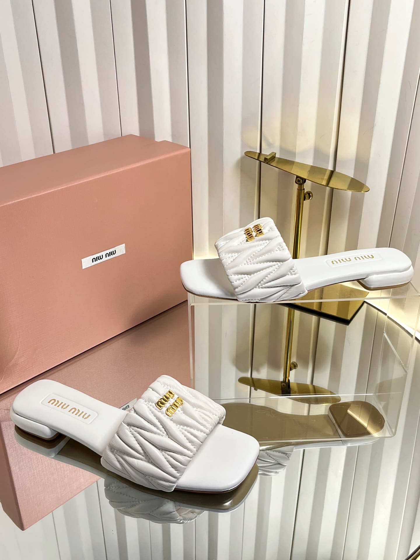 D10683 💰🍥❥miumiu Miumiu’s new style slippers — image 4