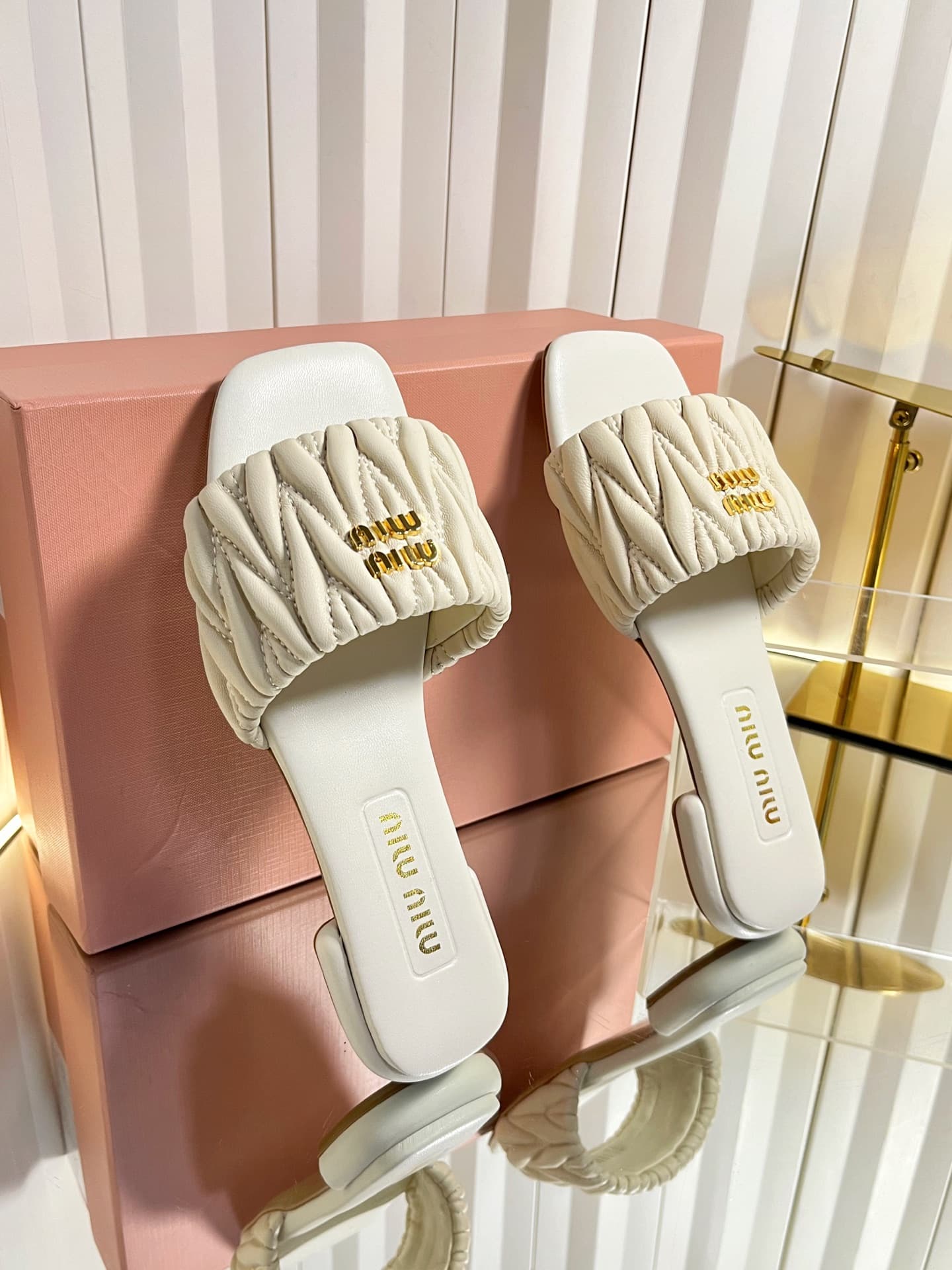 D10682 💰🍥❥miumiu Miumiu’s new style slippers — image 5