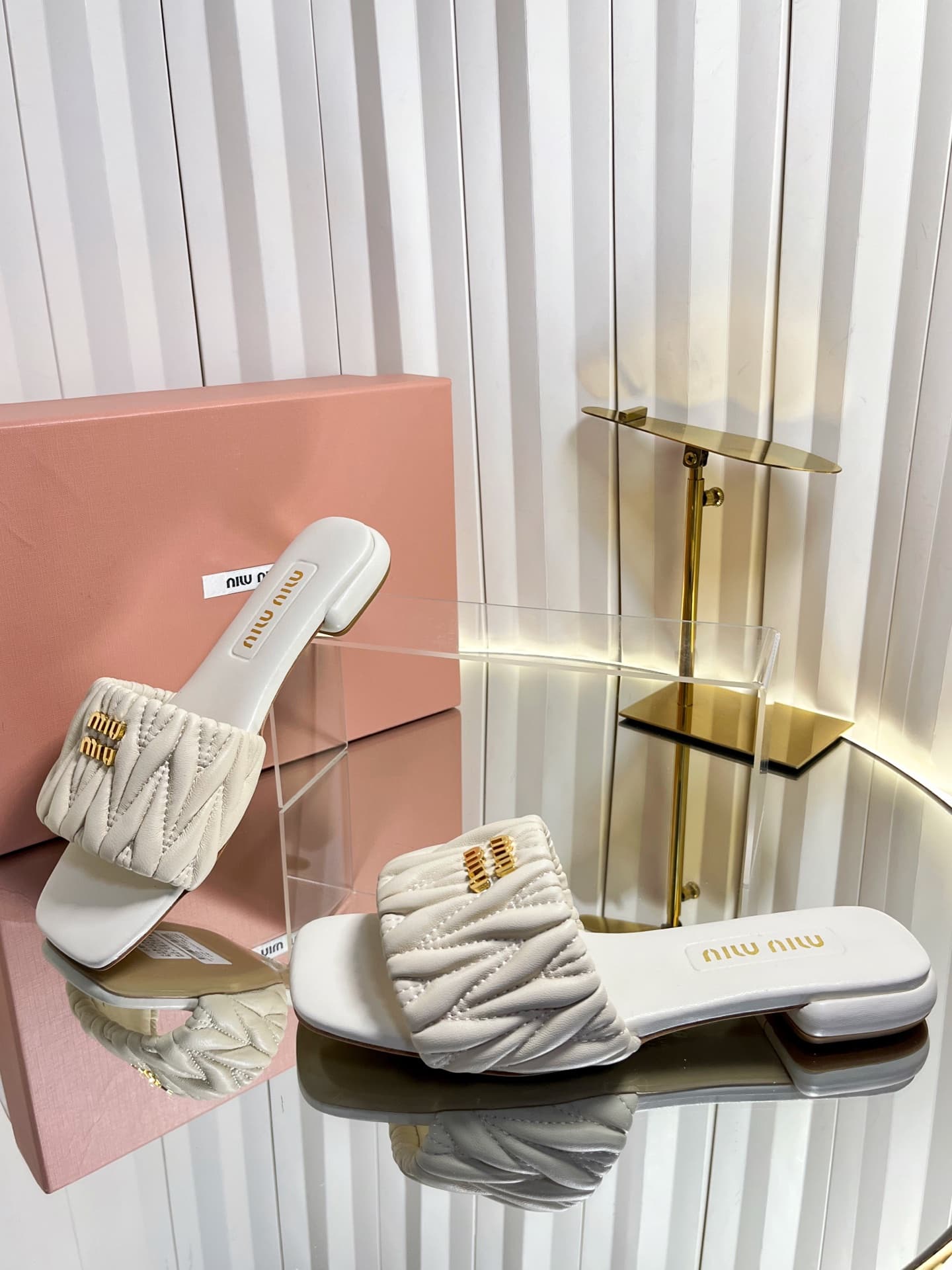 D10682 💰🍥❥miumiu Miumiu’s new style slippers — image 6