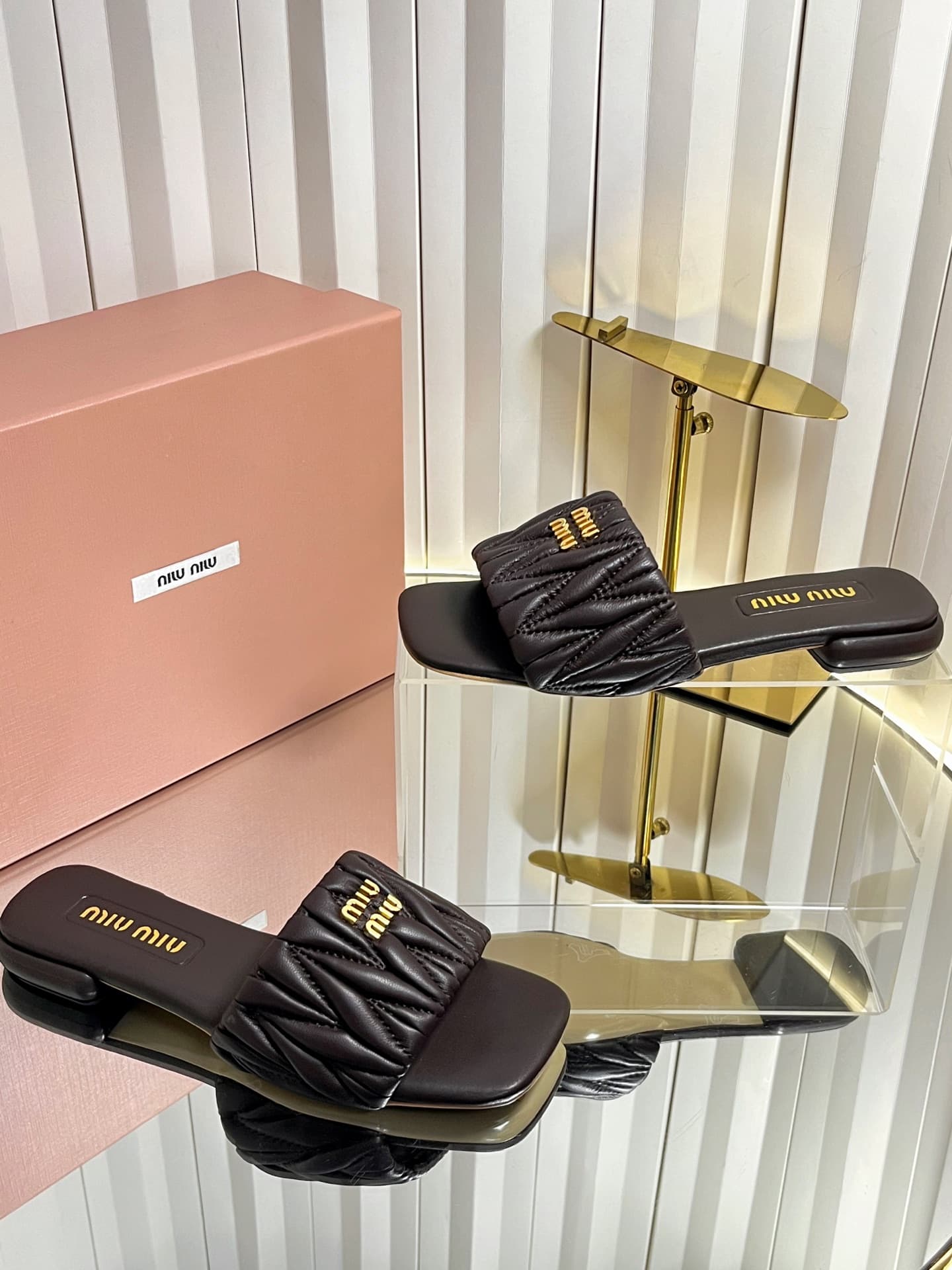 D10681 💰🍥❥miumiu Miumiu’s new model slippers — image 4