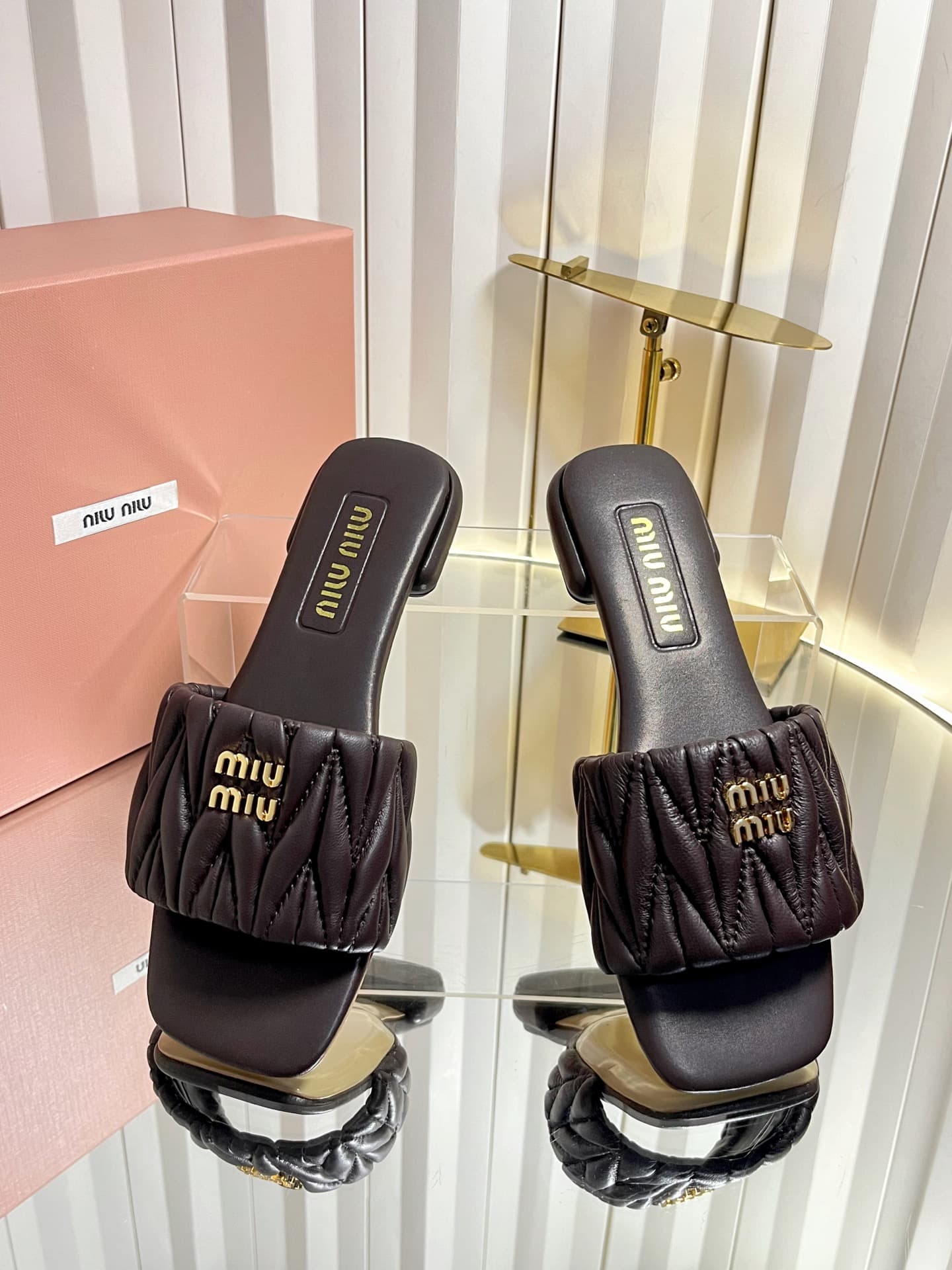 D10681 💰🍥❥miumiu Miumiu’s new model slippers — image 2
